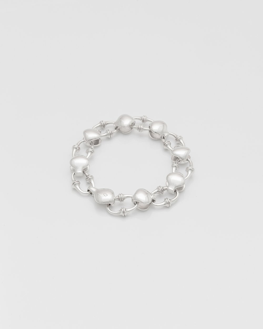 シルバーのブレスレット