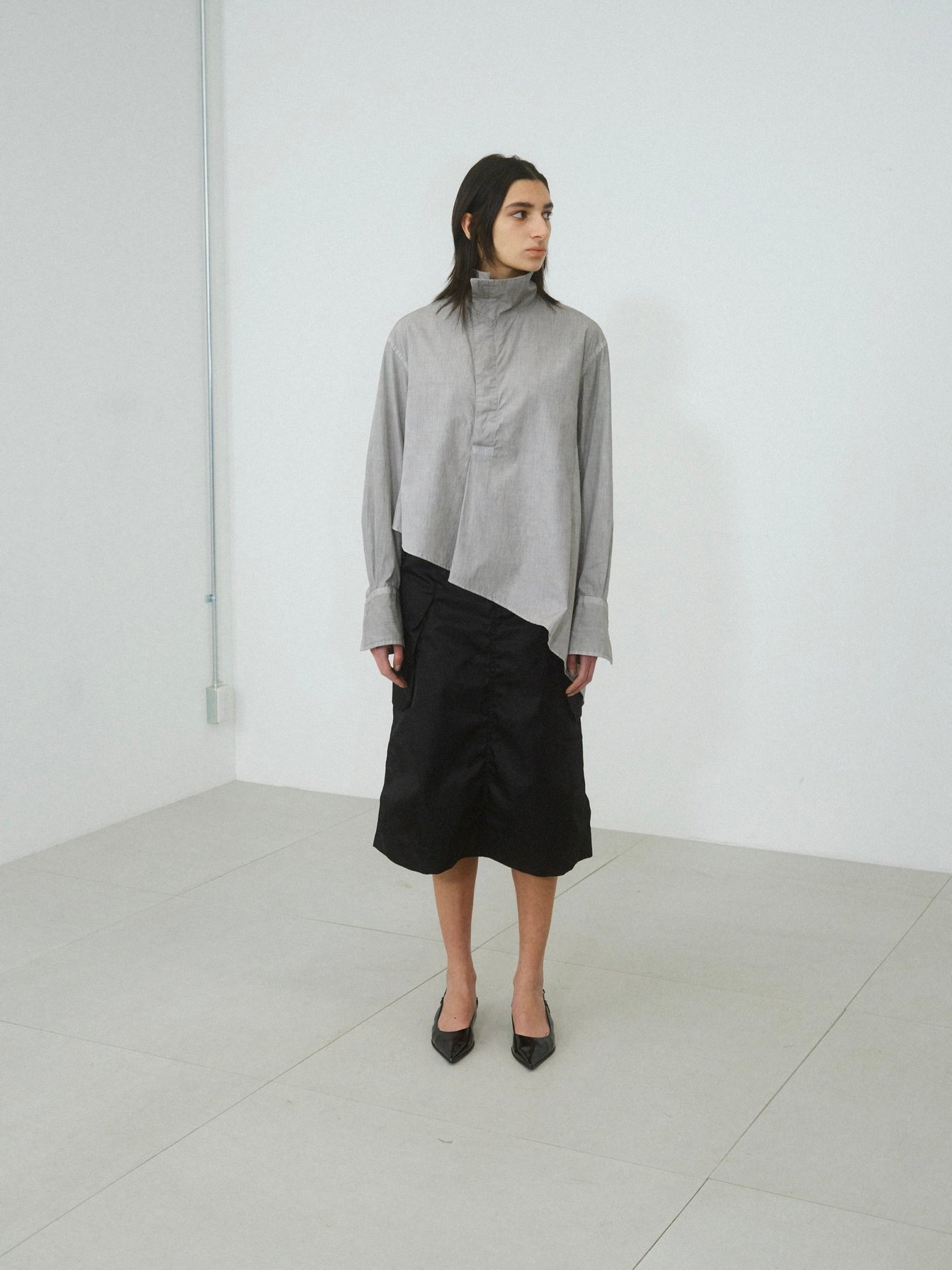 NTNの洋服を着た女性モデル