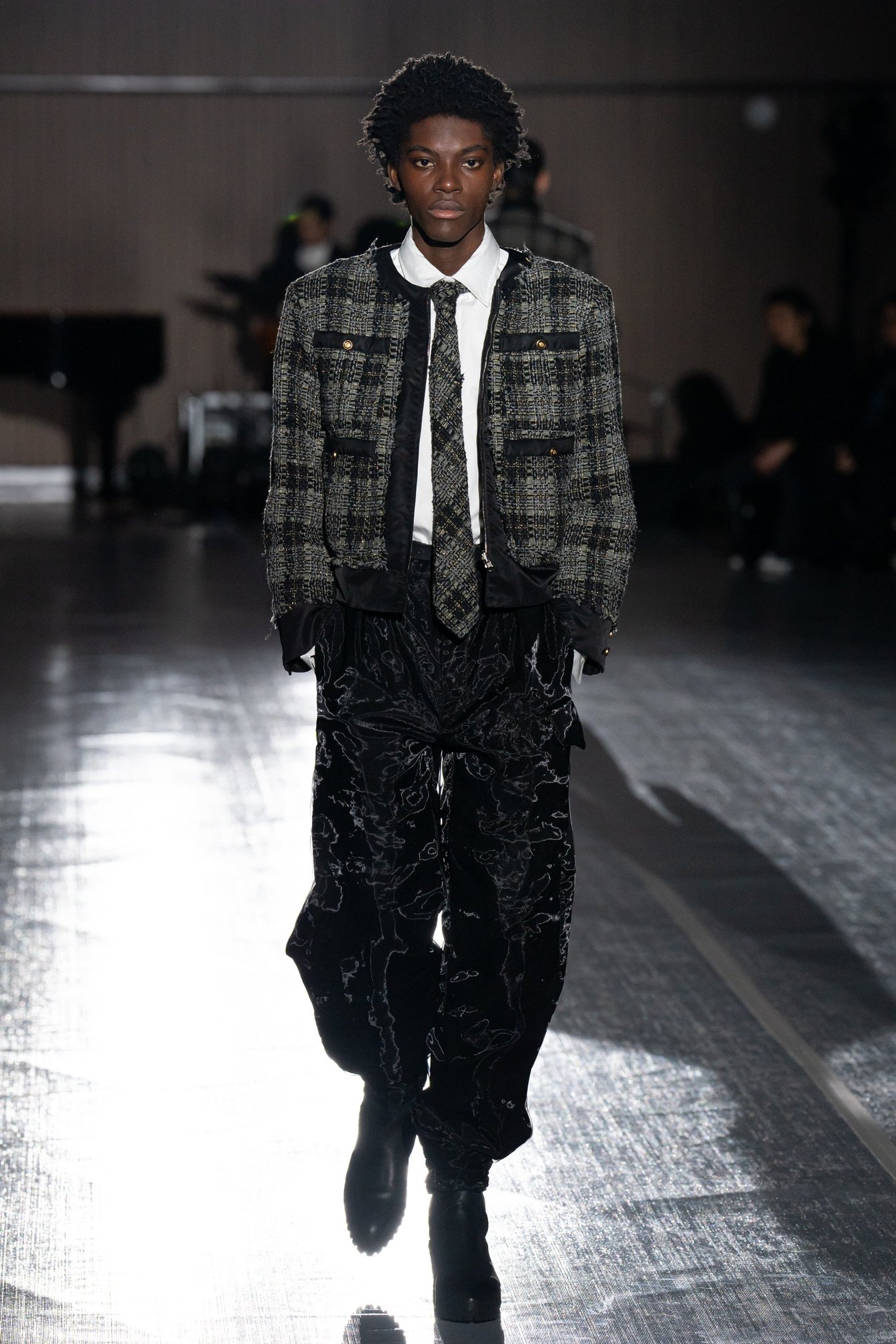 タナカの洋服を着たモデル