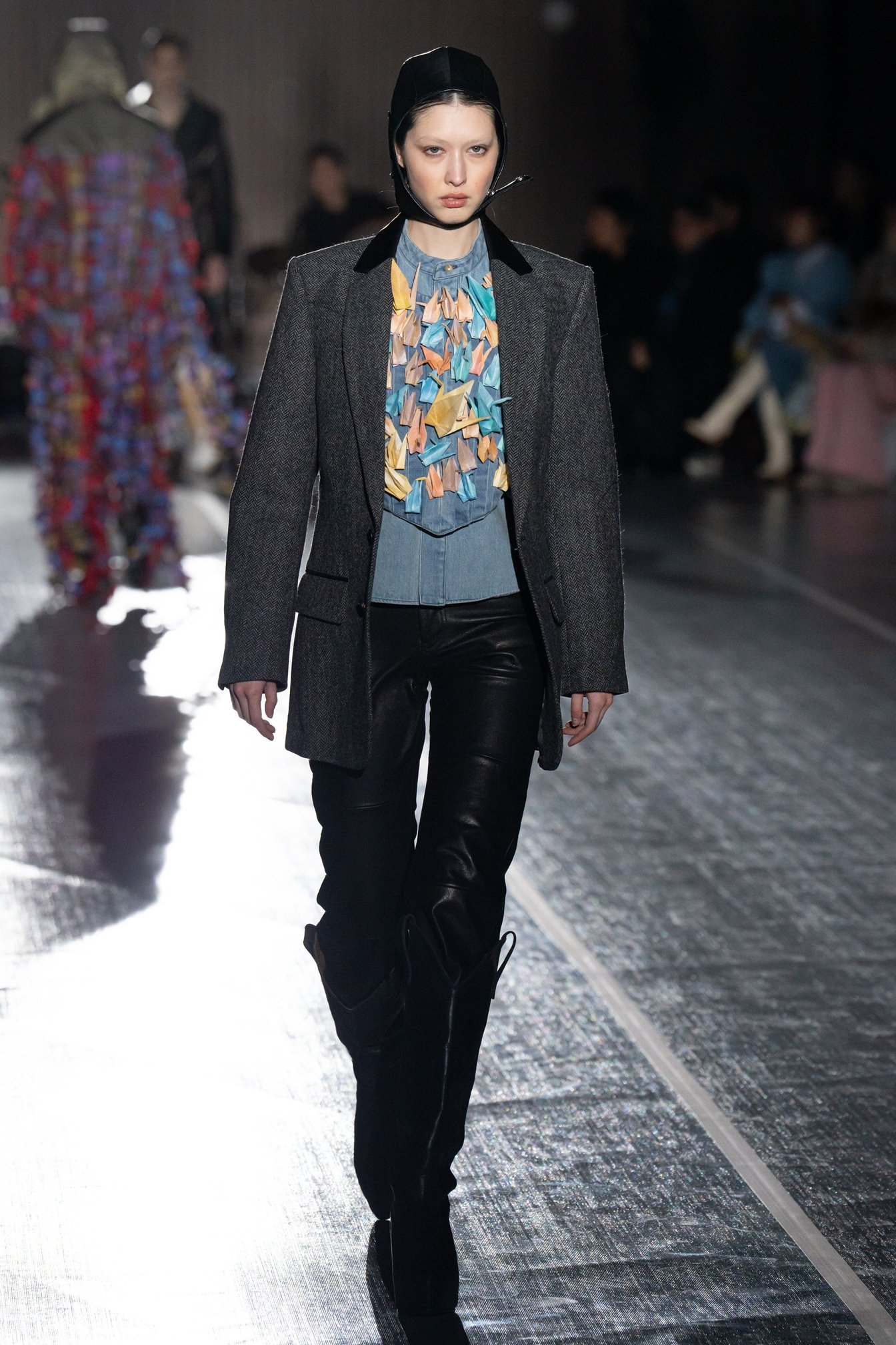 タナカの洋服を着たモデル