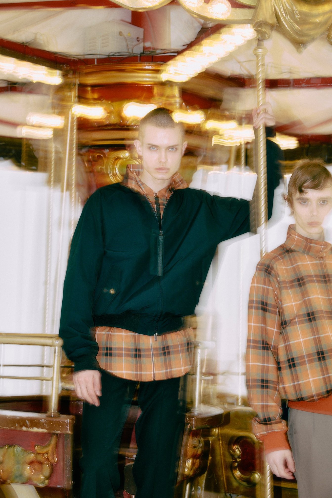 N.ハリウッドの洋服を着たモデル