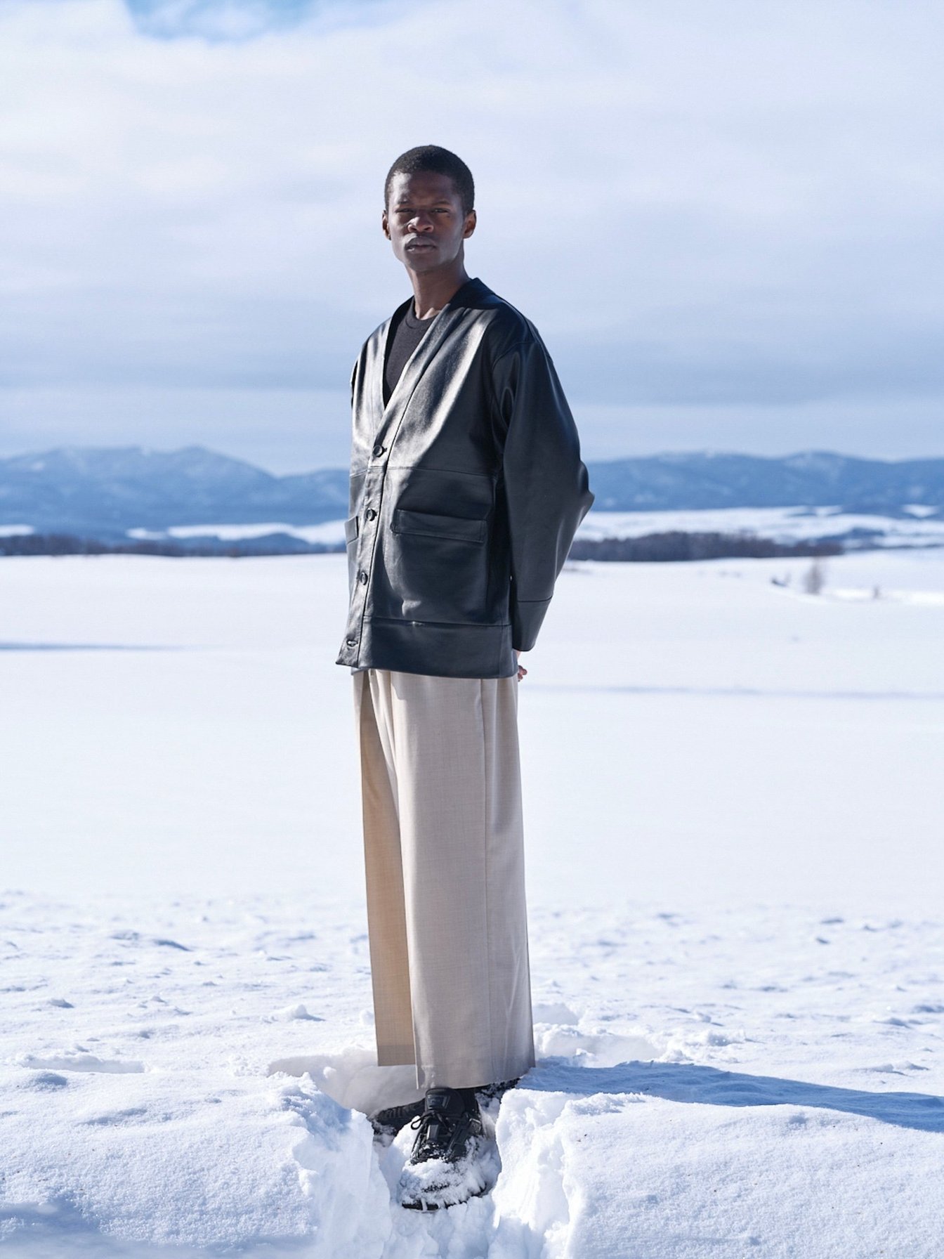 ポステレガントの洋服を着たモデル