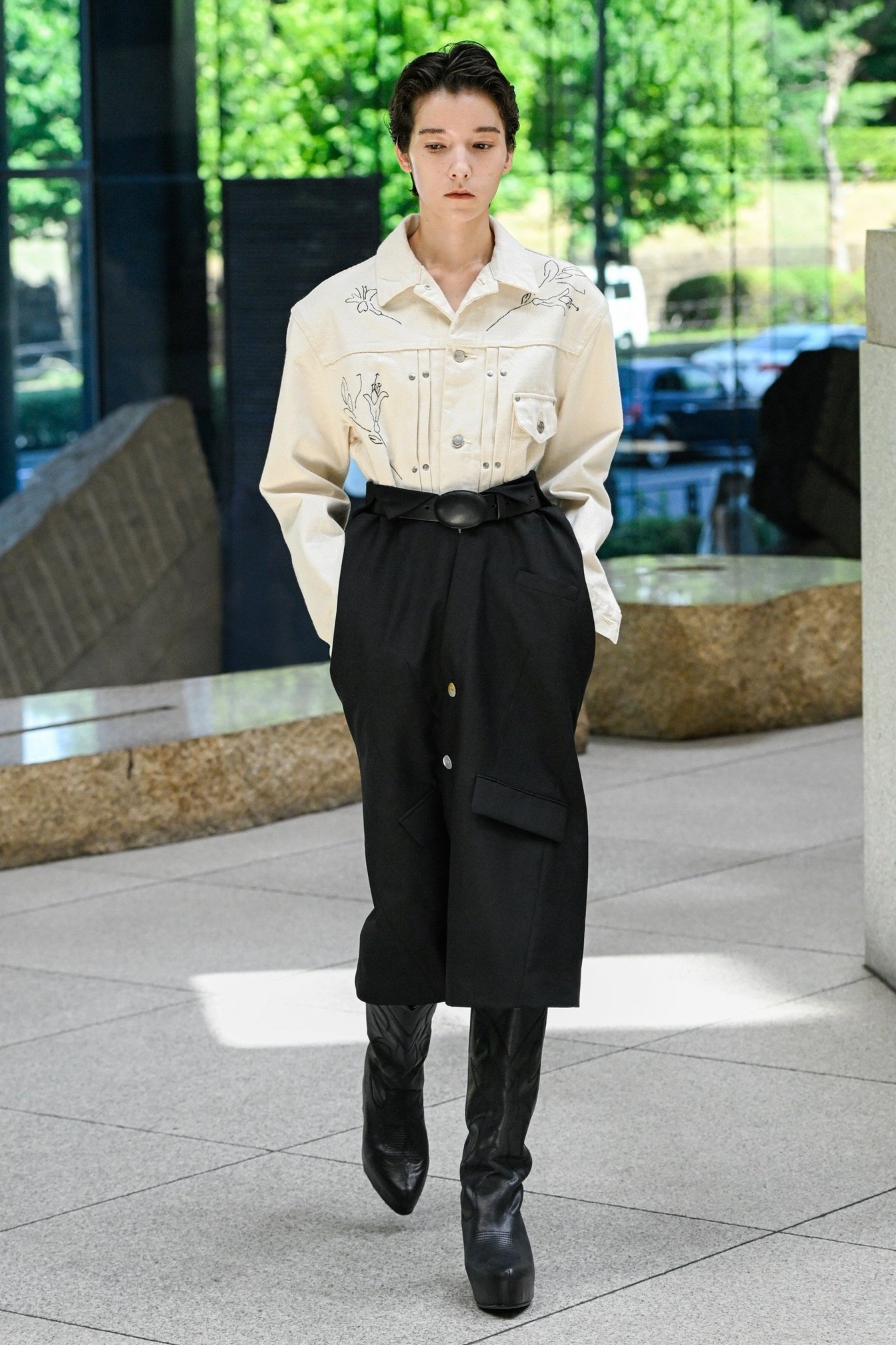 タナカの洋服を着たモデル