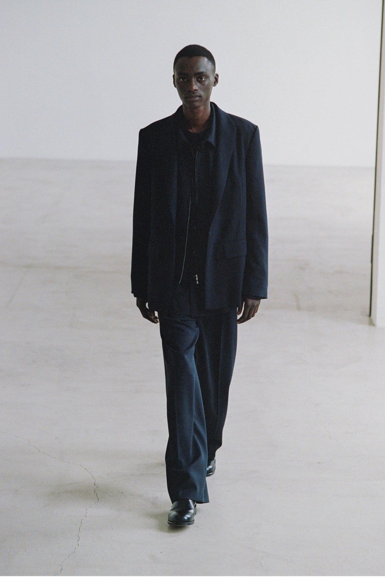 イレニサの洋服を着たモデル