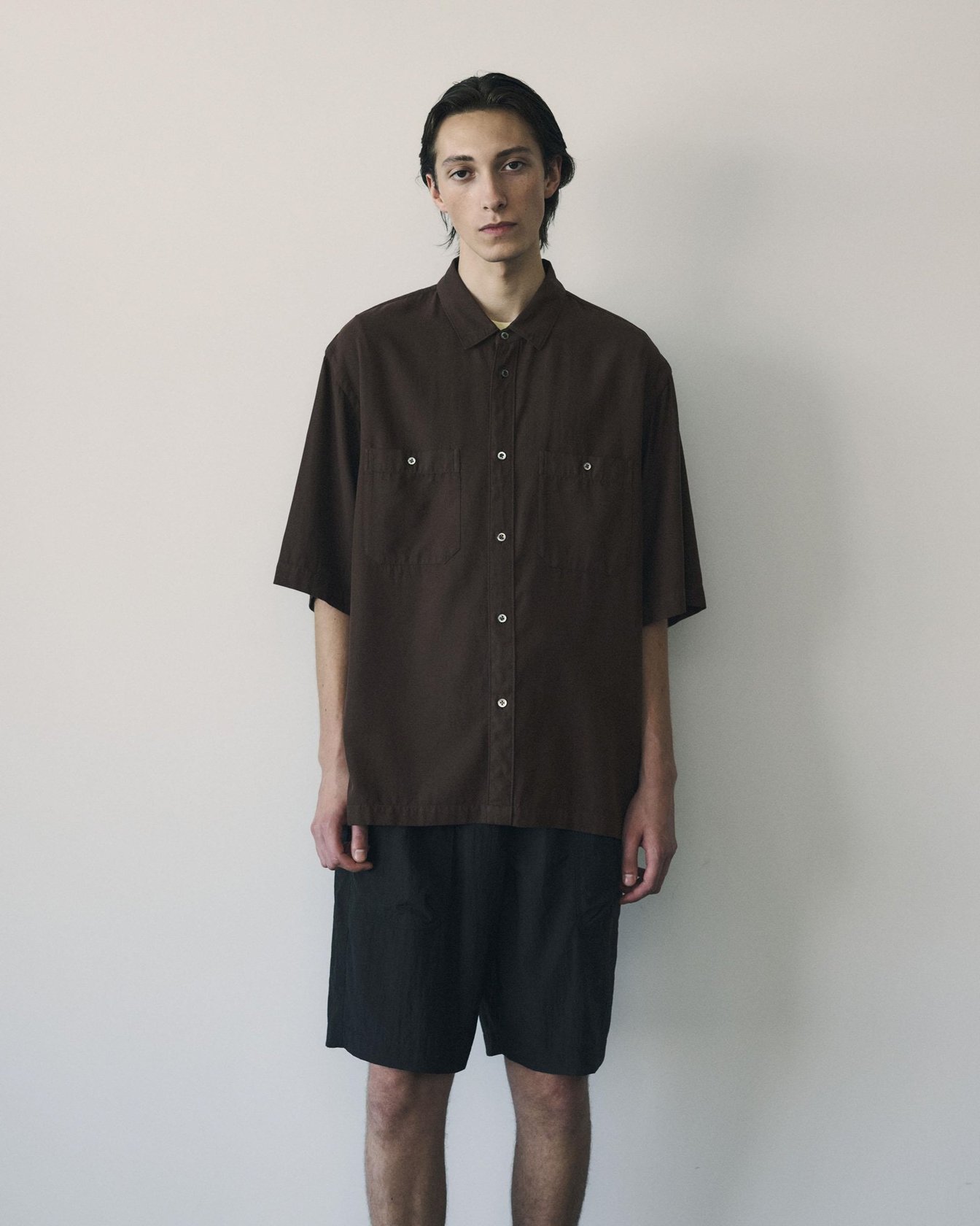 エイトンの洋服を着たモデル