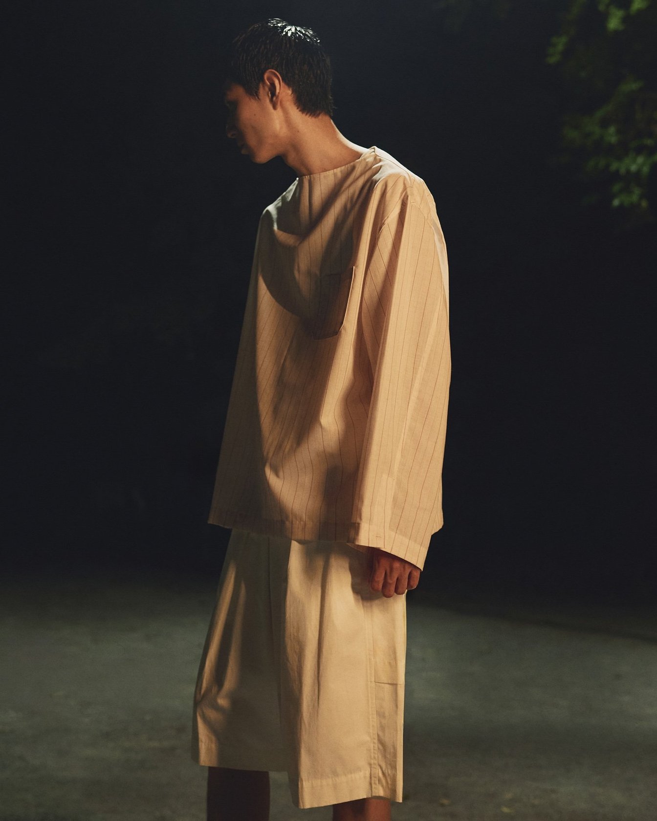 ノノットの洋服を着たモデル