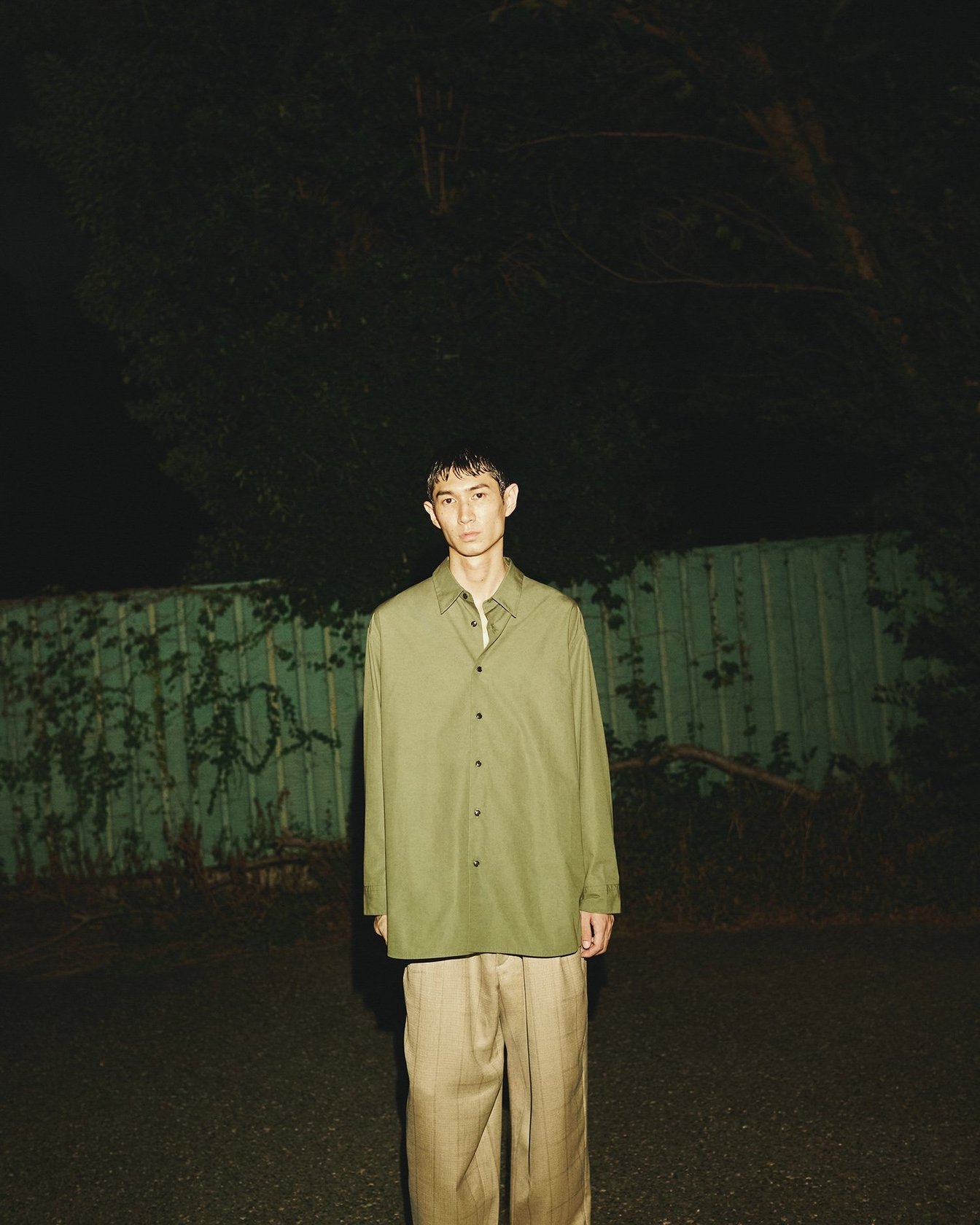 ノノットの洋服を着たモデル