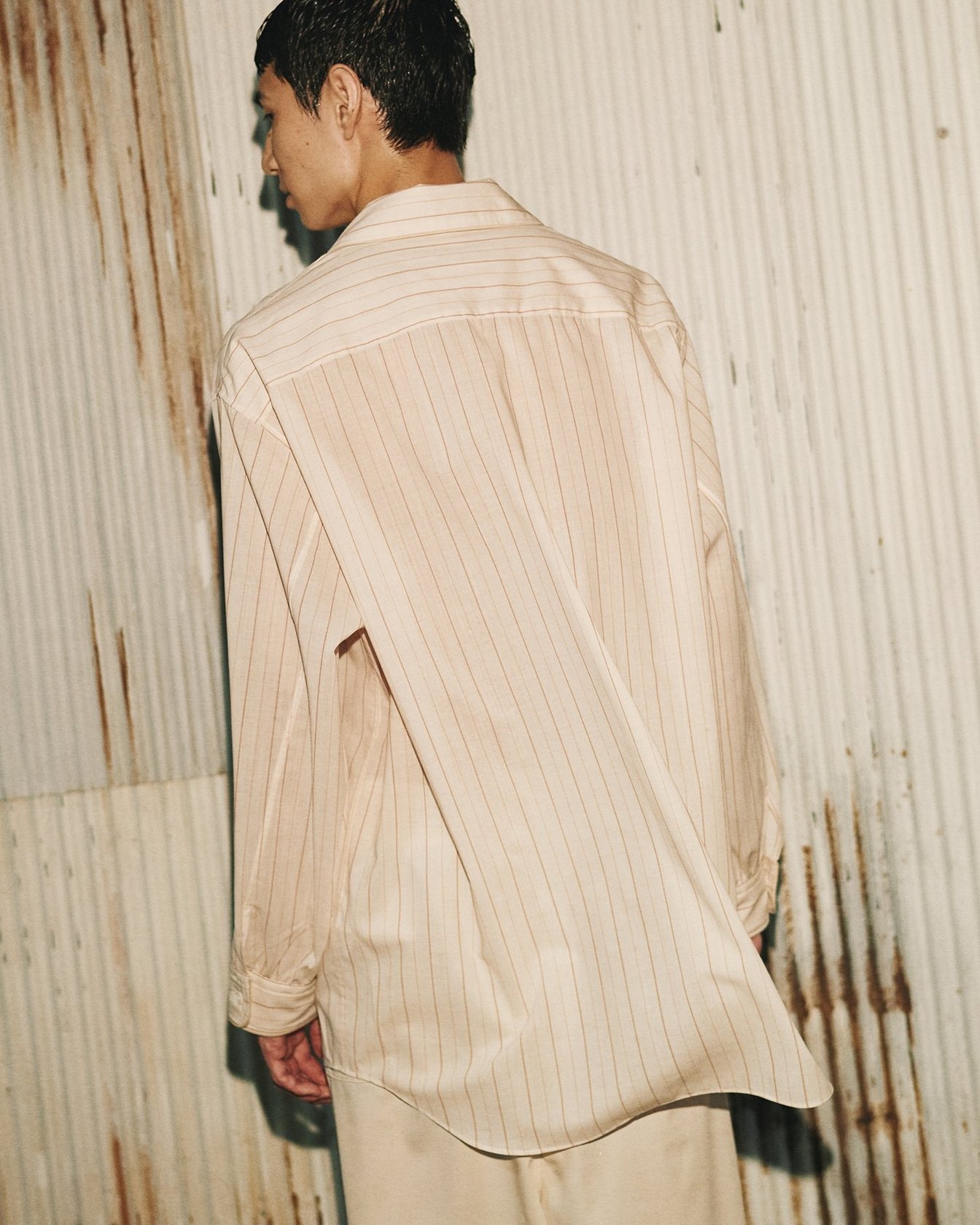 ノノットの洋服を着たモデル