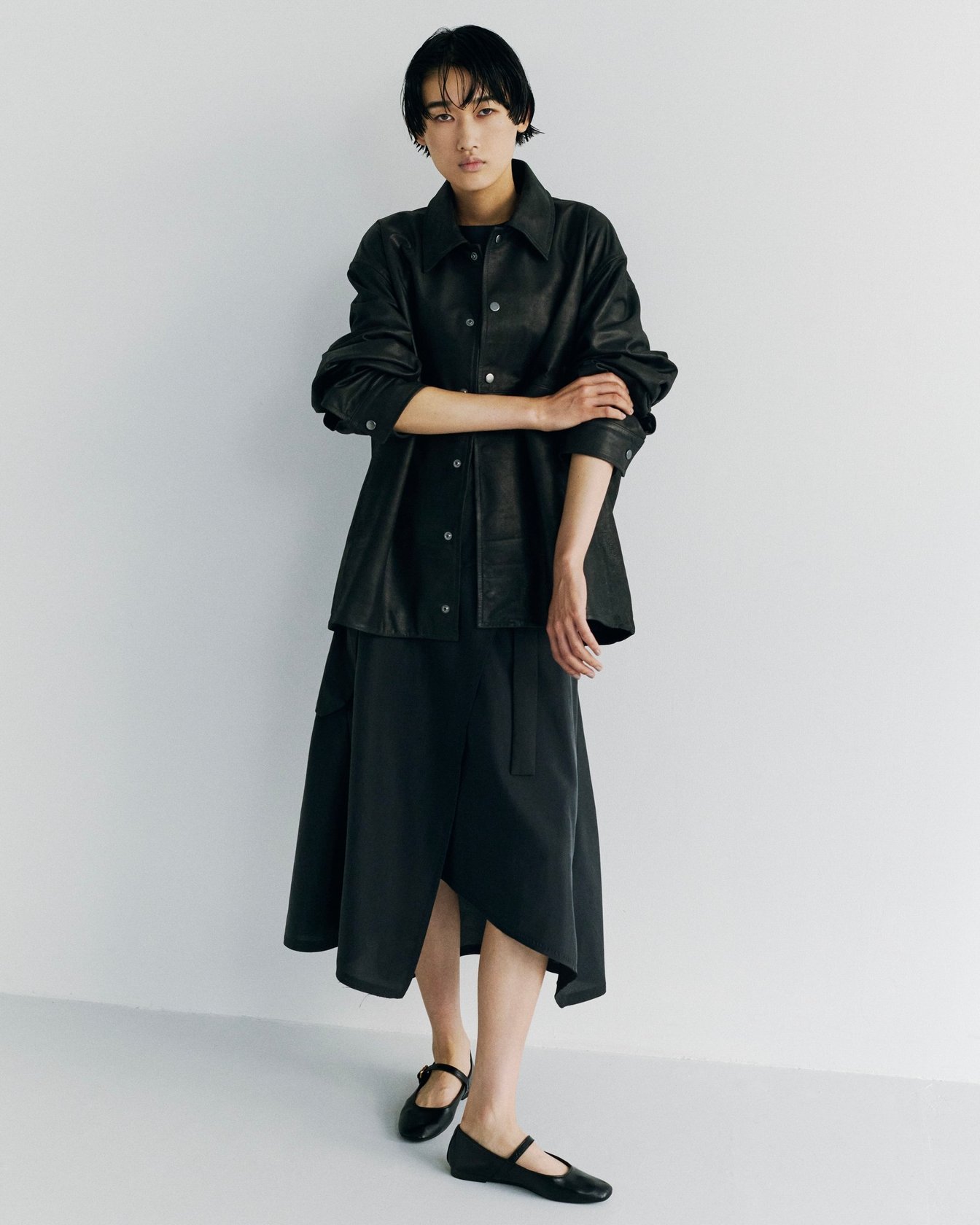 NTNの洋服を着た女性モデル