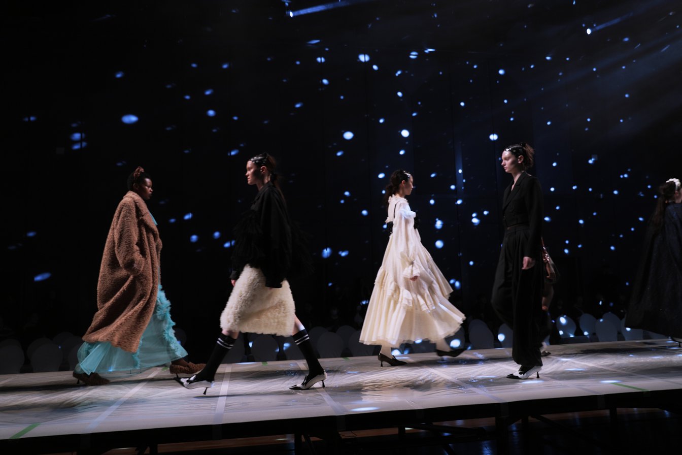 「VIVIANO」2025年秋冬コレクション（FASHIONSNAP撮影）