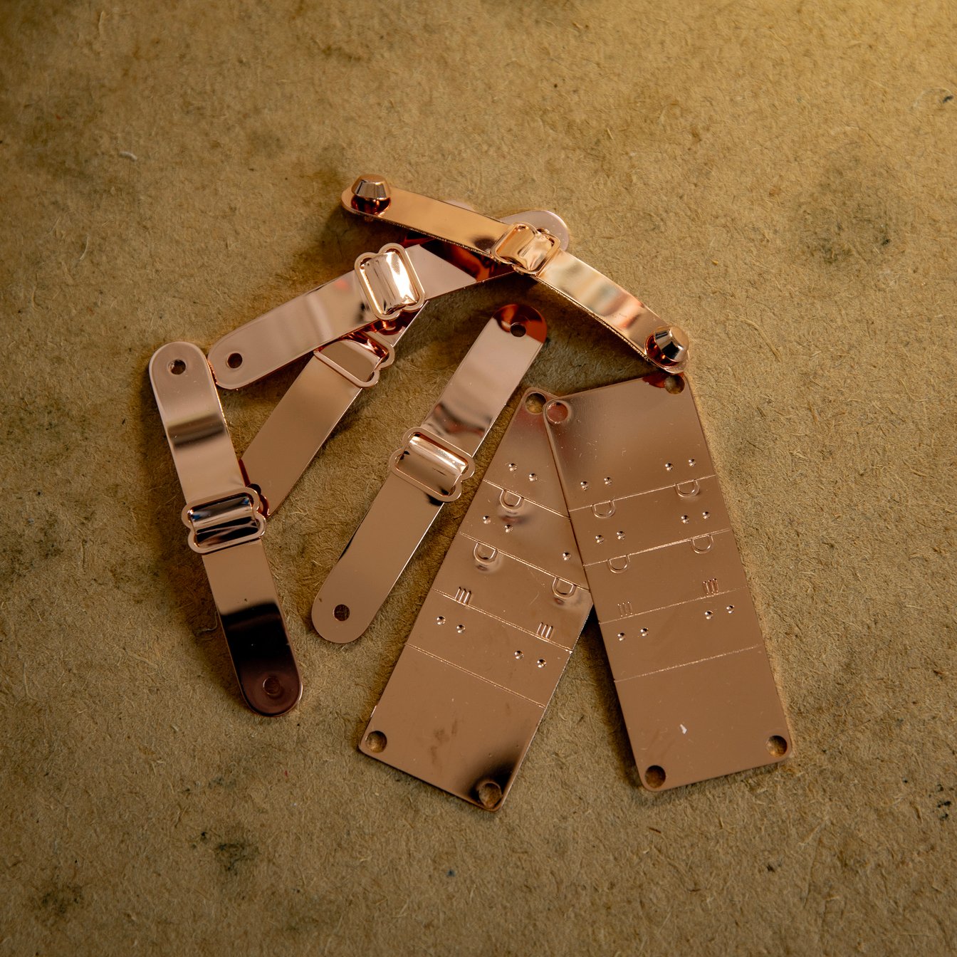 スエサダ 真鍮製の金具