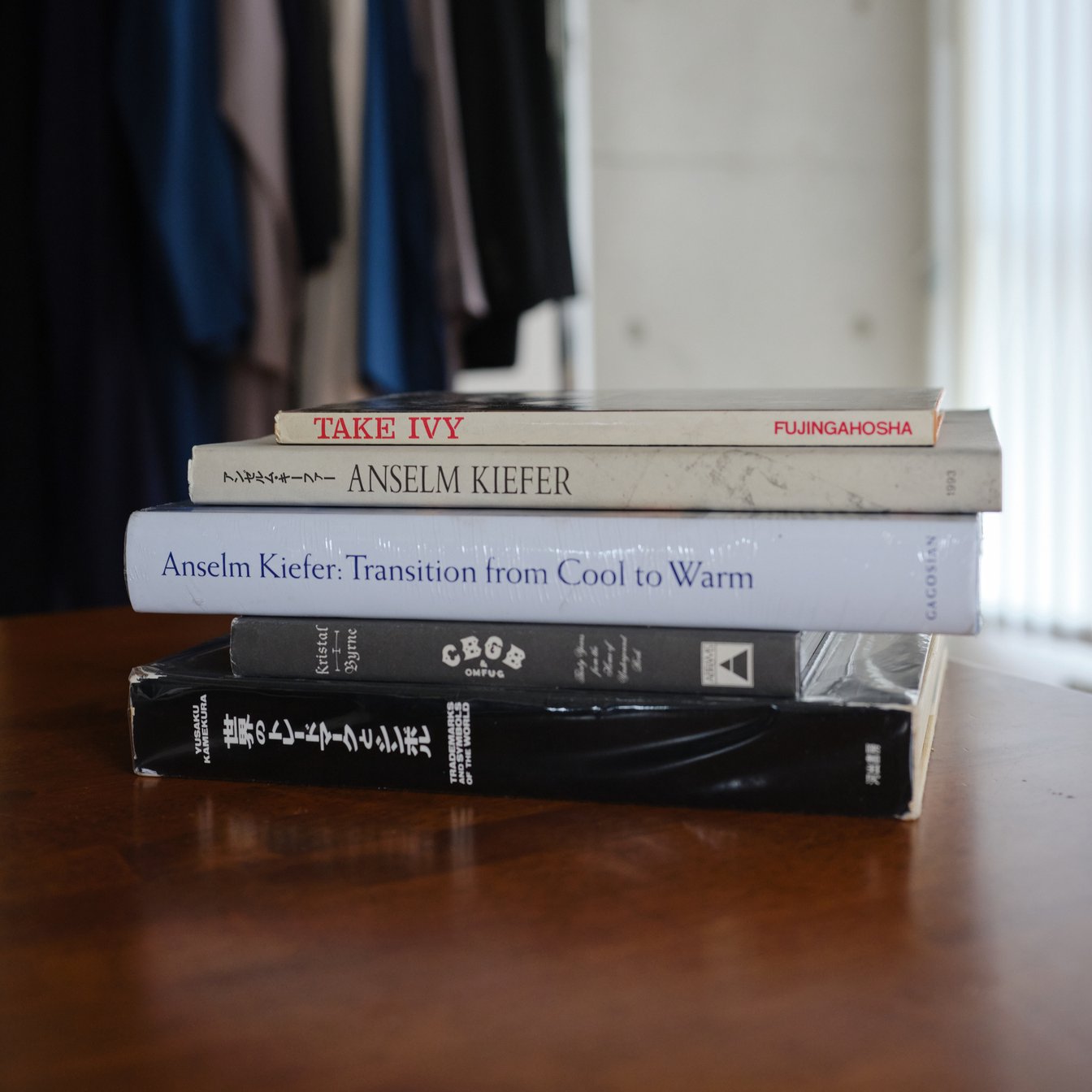 積み上げられた本