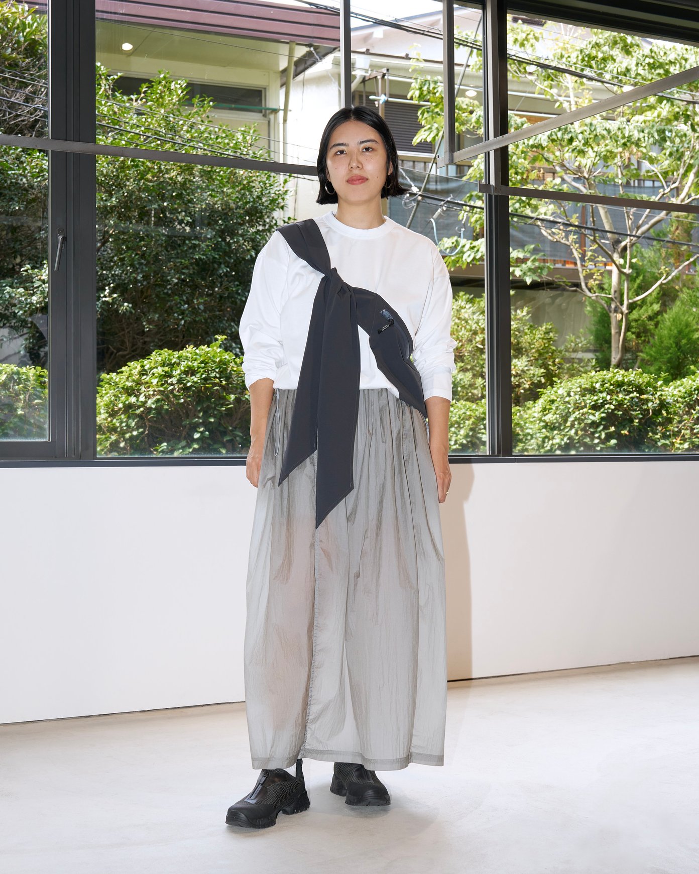 ヨシオクボの洋服を着たモデル