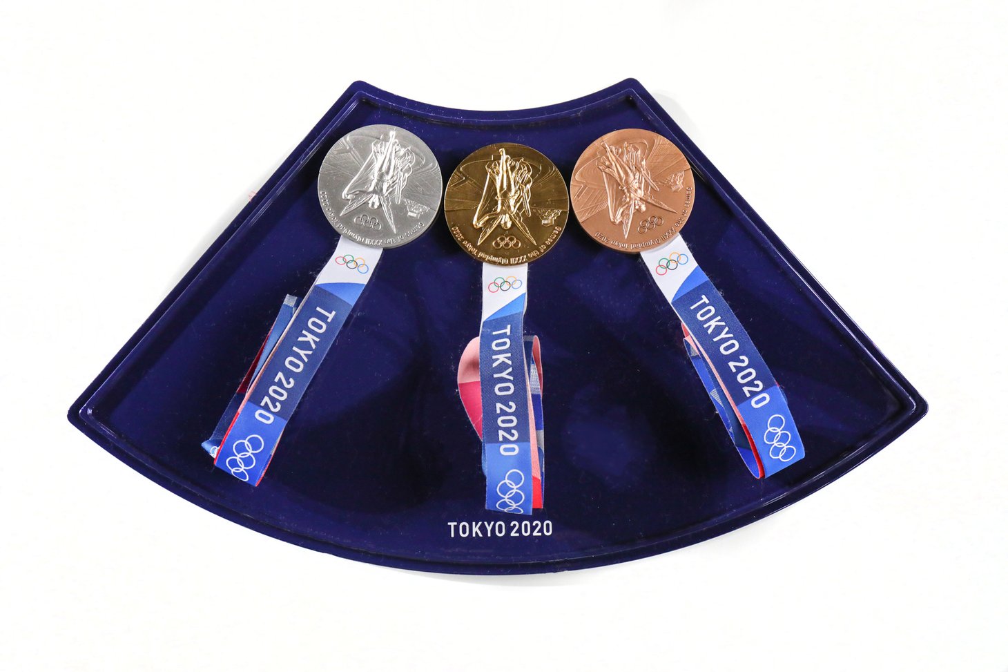 東京オリンピック表彰式の衣装が公開 ファッションディレクター山口壮大がデザイン