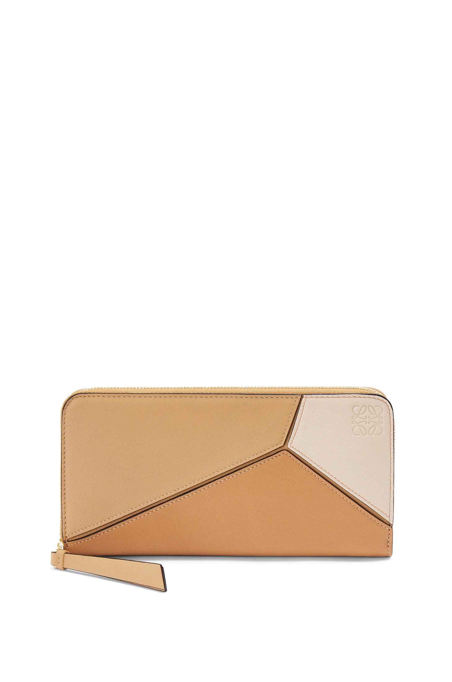 わたしが選ぶ「ロエベ」の財布——萬波ユカ in CASA LOEWE Tokyo