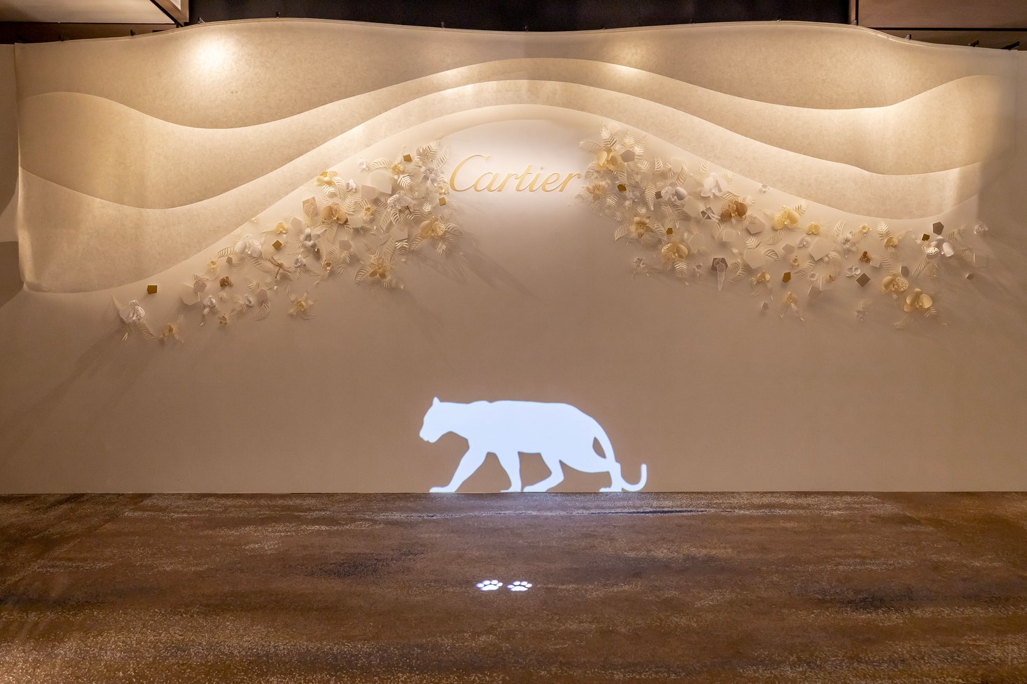 Cartier Salon TokyoӤΥѥƩ`