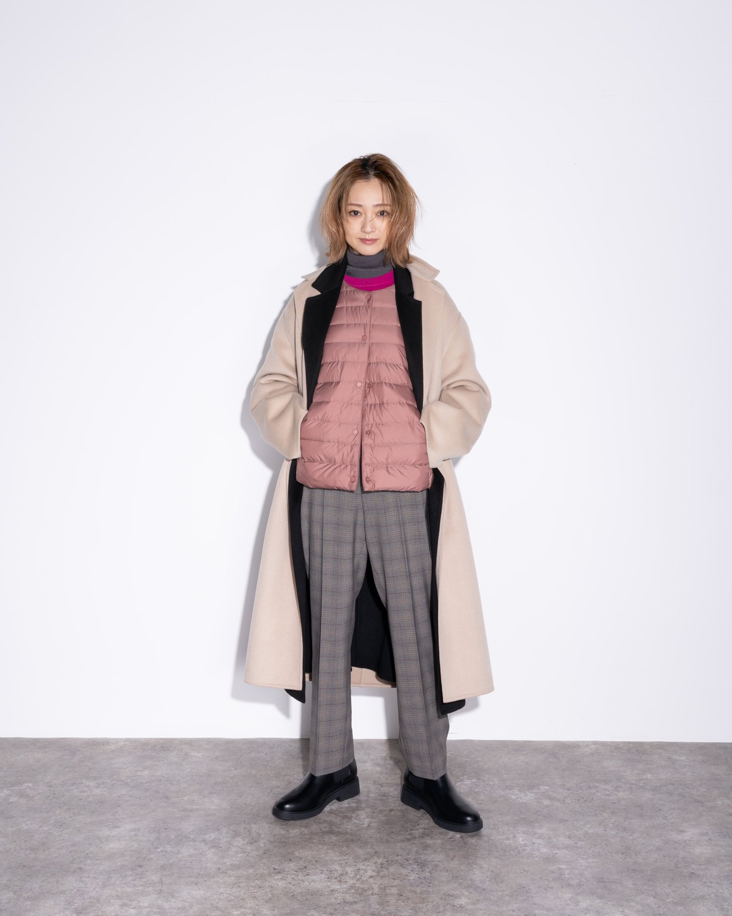 【試着のみ】安達祐実着用　ユニクロ　ホワイトマウンテニアリングハイブリッドダウン yumiadachi-edit-look03-002.jpg