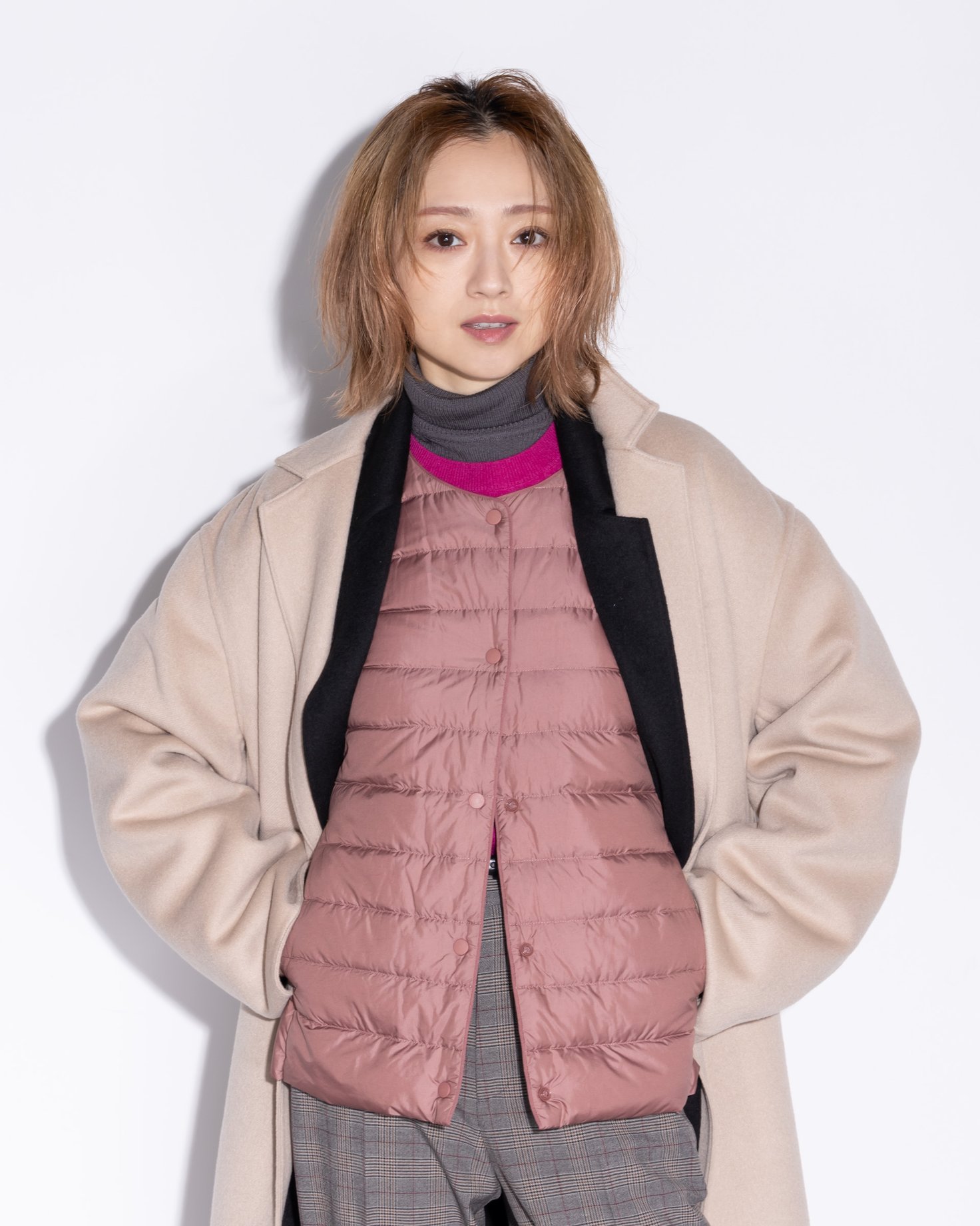 【試着のみ】安達祐実着用　ユニクロ　ホワイトマウンテニアリングハイブリッドダウン 安達祐実がシルエットで楽しむ＜ユニクロダウン×FASHION＞4つの