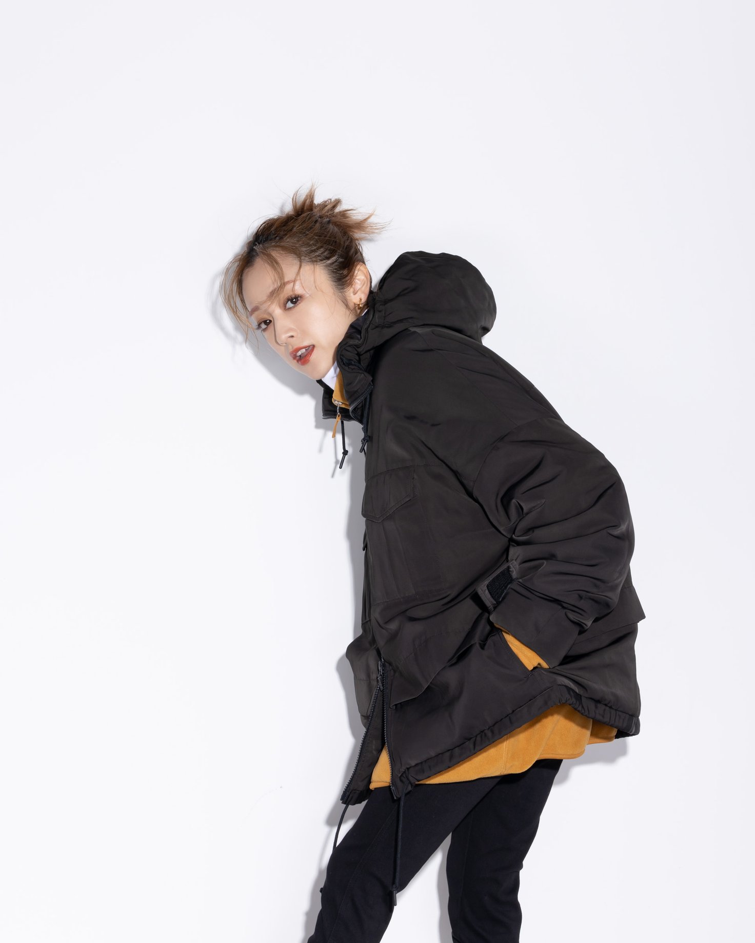【試着のみ】安達祐実着用　ユニクロ　ホワイトマウンテニアリングハイブリッドダウン yumiadachi-edit-look03-002.jpg
