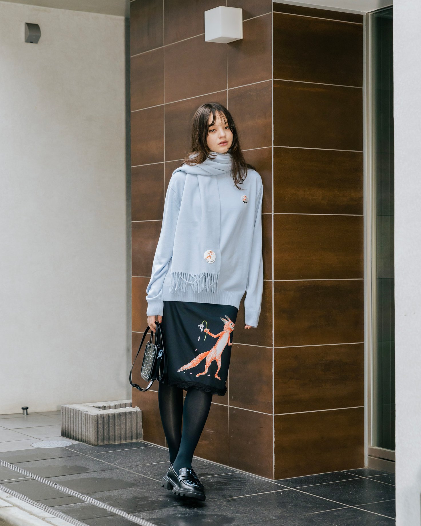 関根なつみ、藤田エミリ、河原優樹が着用するメゾン キツネとオランピア・ル・タンのコラボコレクション