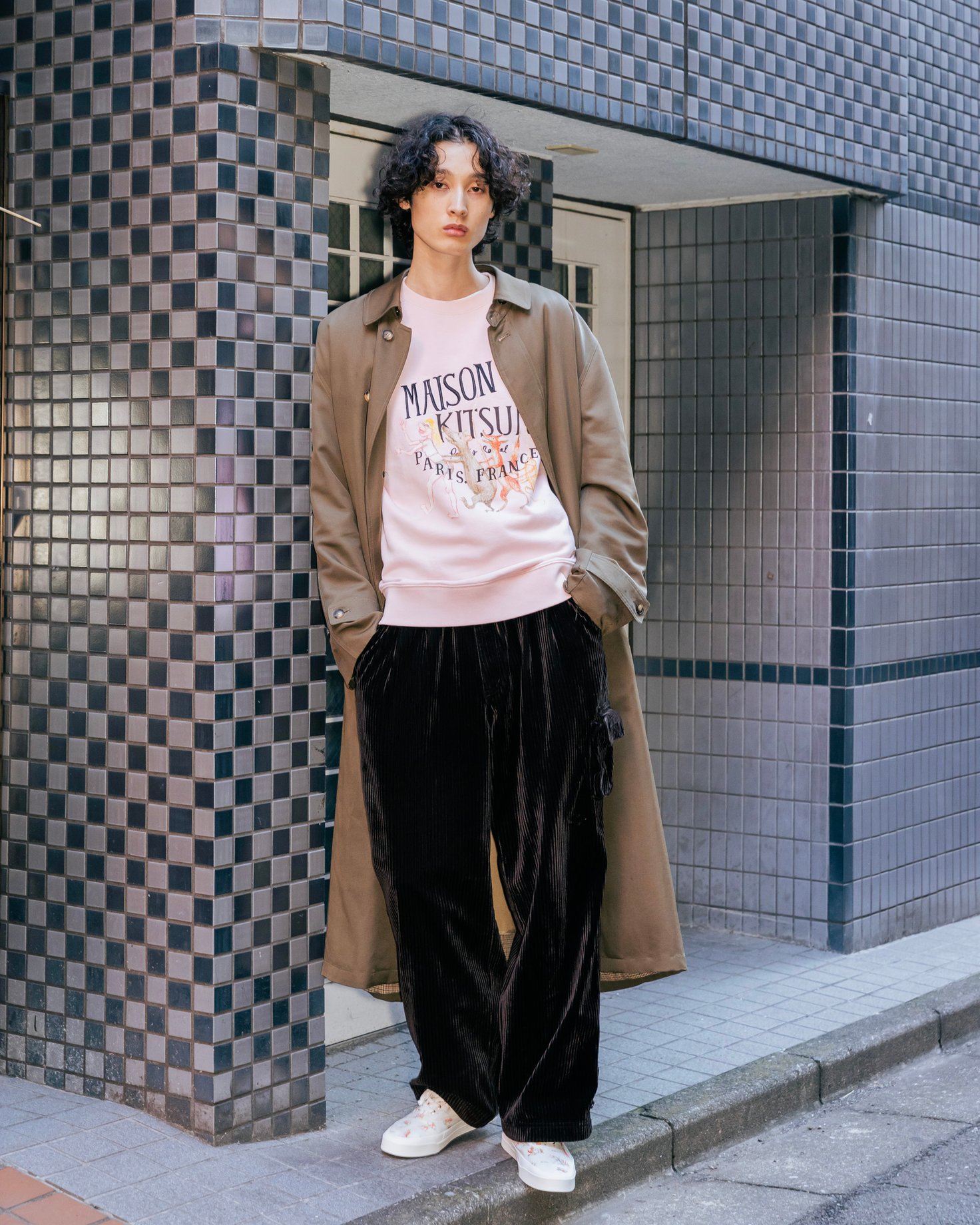 関根なつみ、藤田エミリ、河原優樹が着用するメゾン キツネとオランピア・ル・タンのコラボコレクション