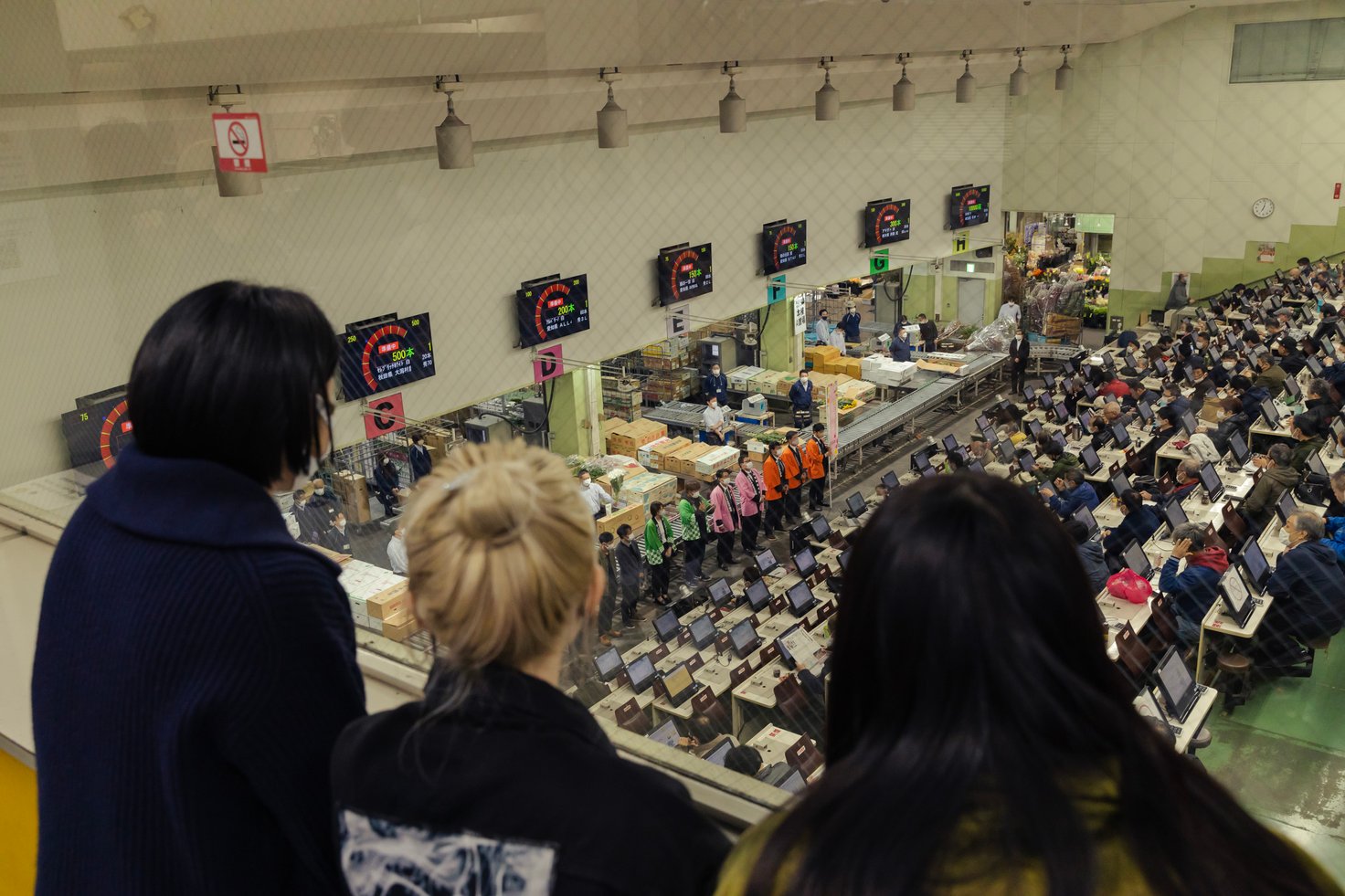 バンタンデザイン研究所の学生たちが挑む、服作りの舞台裏