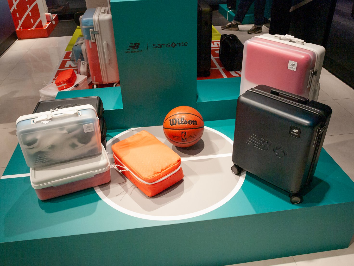 ニューバランス x サムソナイト キャリーケース シューズボックス セット サムソナイト＞ New Balance x Samsoniteコレクションが限定発売