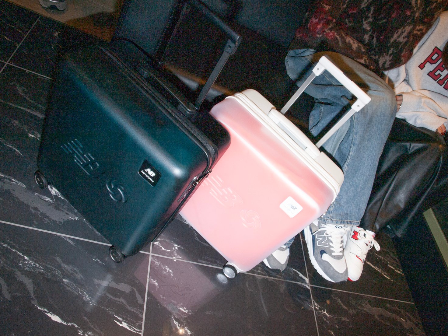 サムソナイト／ニューバランス、4種のバッグがアップデートするデイリーガジェットスタイル