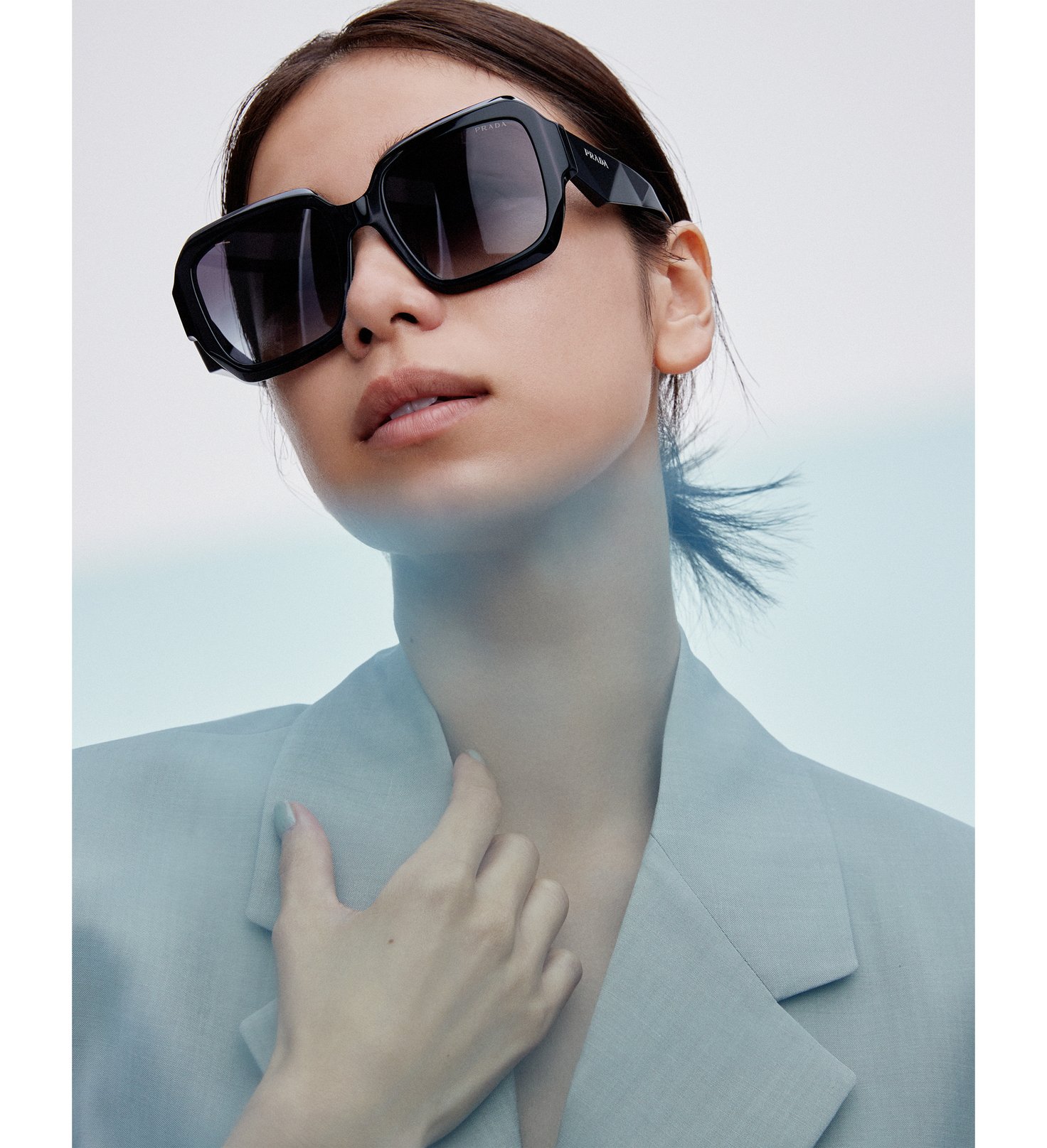 「0PR 28ZSF 16K90A」(フレーム:ブラック/レンズ:グレーグラディエント)5万8630円