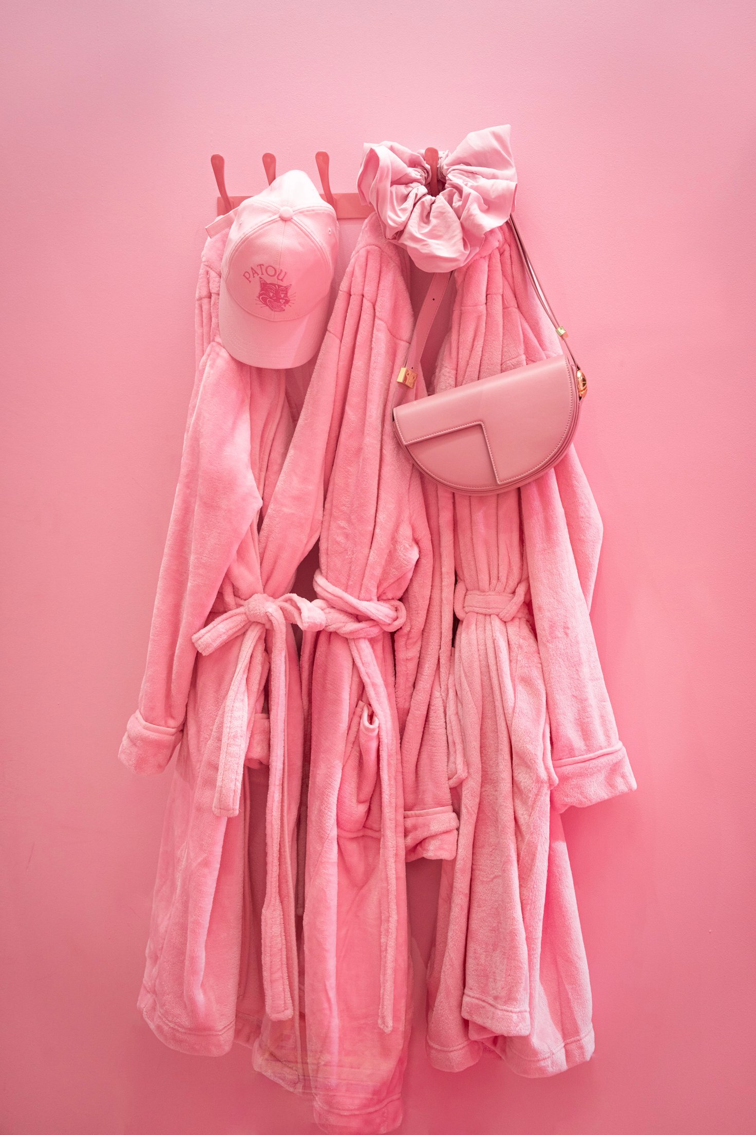 「オニツカタイガー(Onitsuka Tiger)」「パトゥ(PATOU)」のコラボレーションポップアップ。場所はロンドン店。