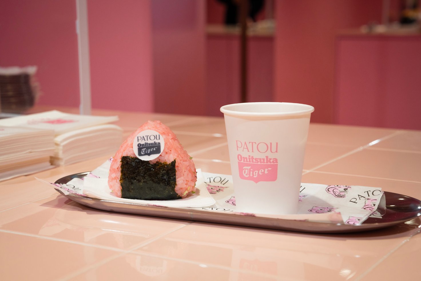 「オニツカタイガー(Onitsuka Tiger)」「パトゥ(PATOU)」のコラボレーションポップアップ。場所はロンドン店。