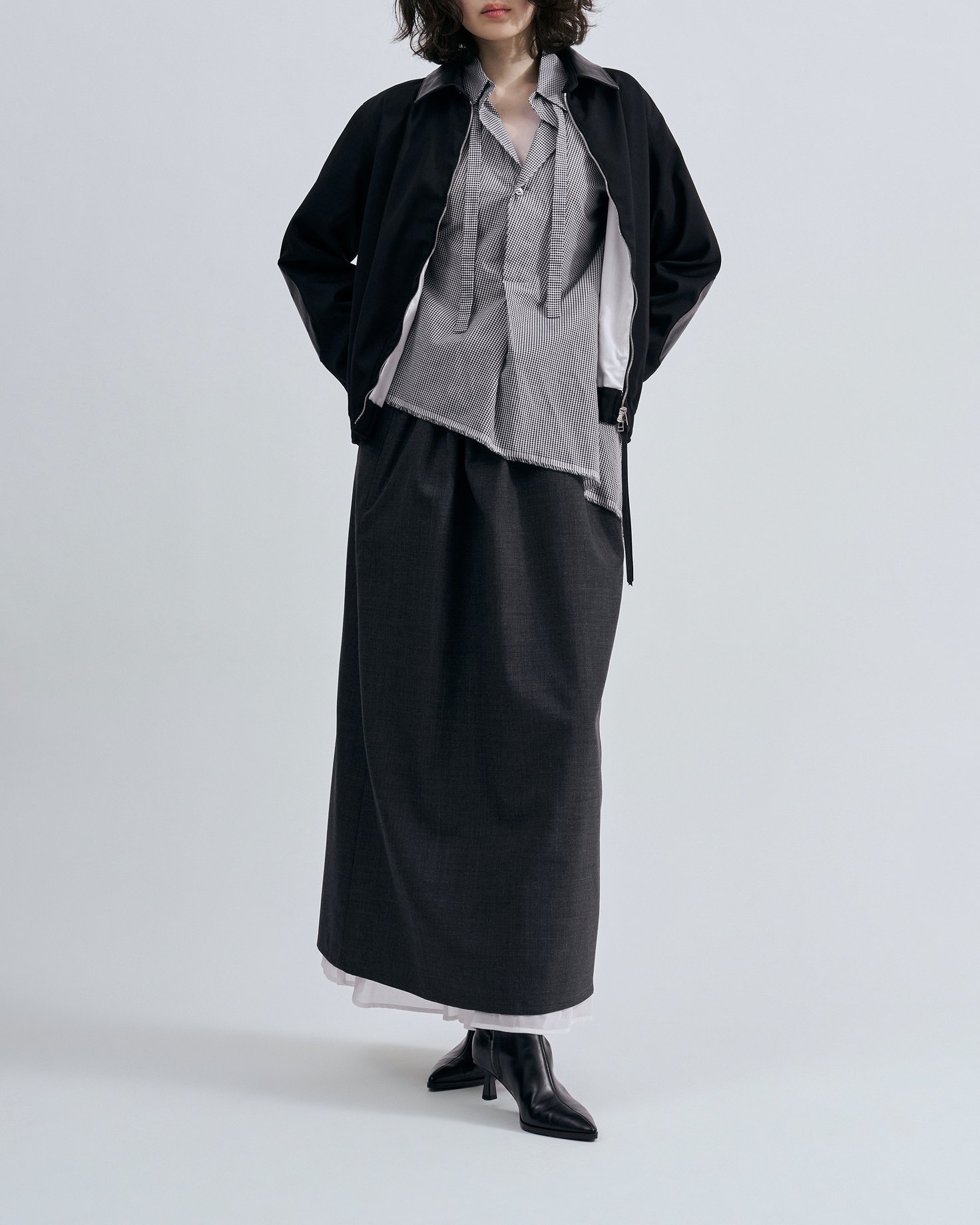 「OUAT」のワークブルゾンを着たモデル