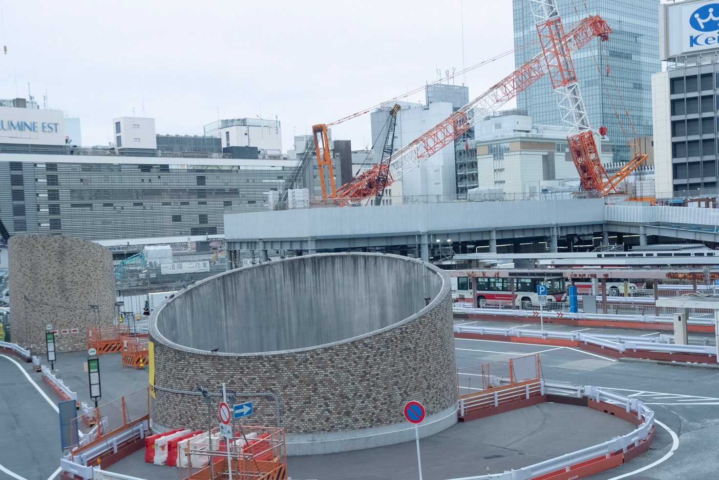 新宿駅前の工事の様子