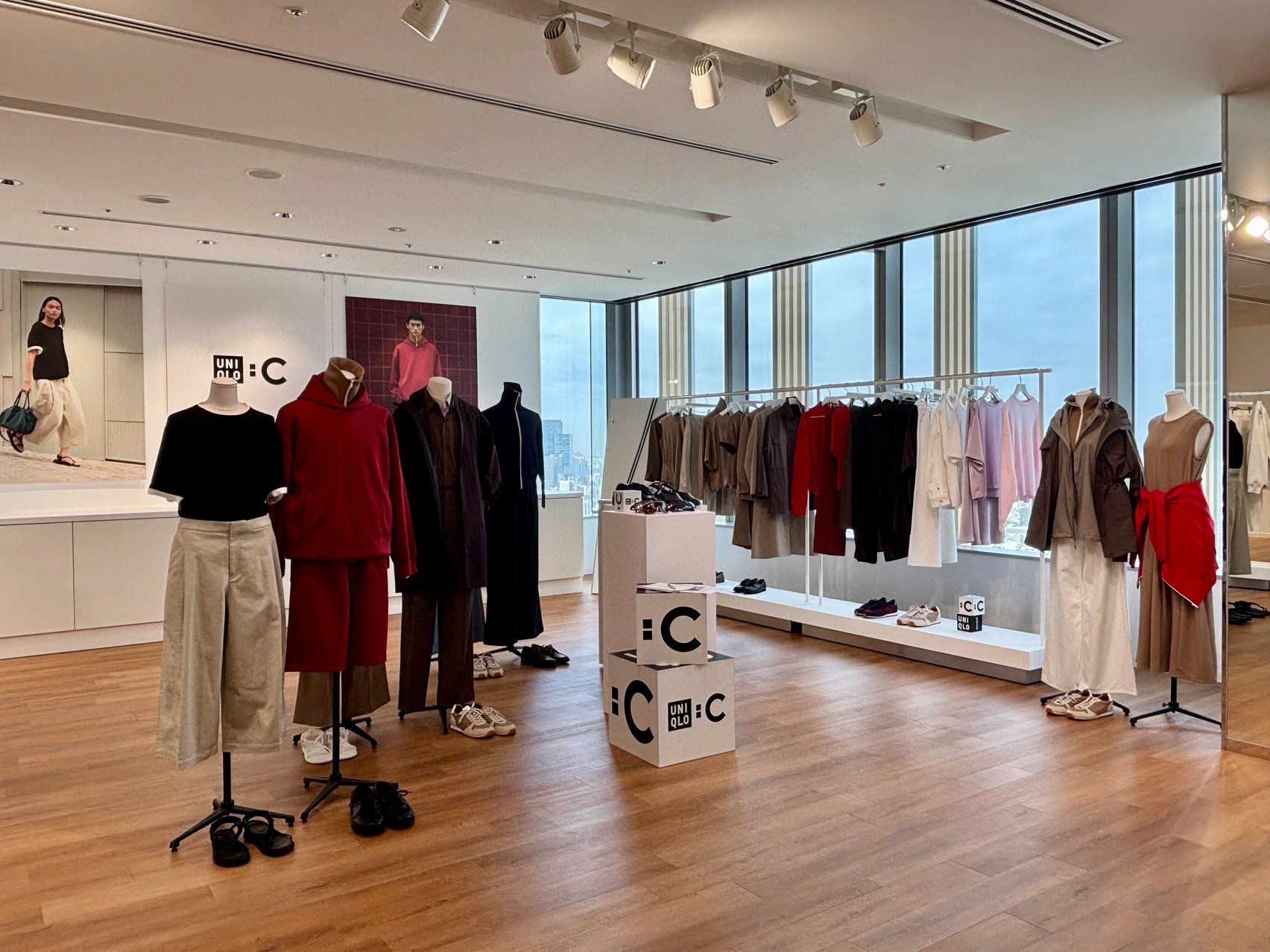 「ユニクロ：シー」2026年春夏展示会画像