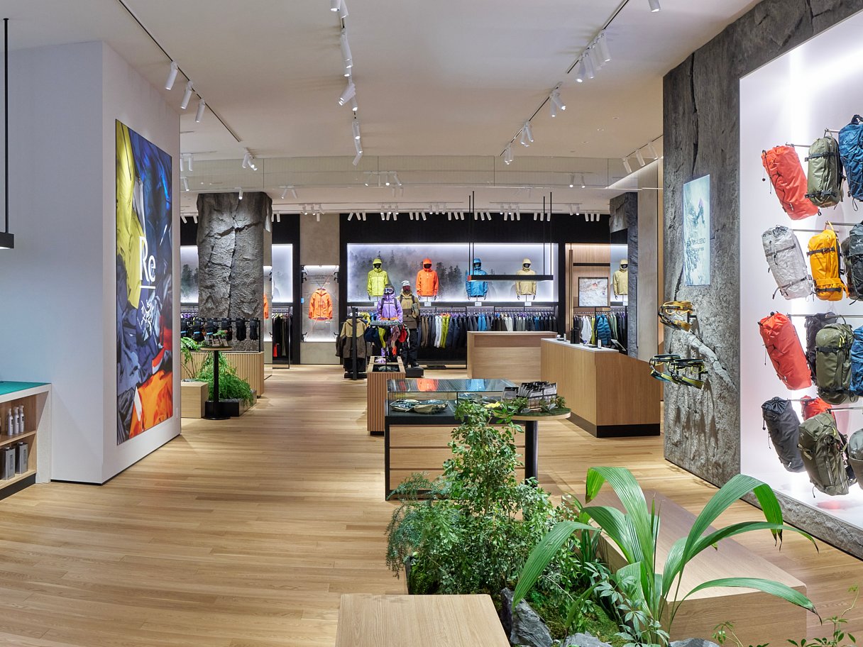 アークテリクス 池袋東武ブランドストアの店内