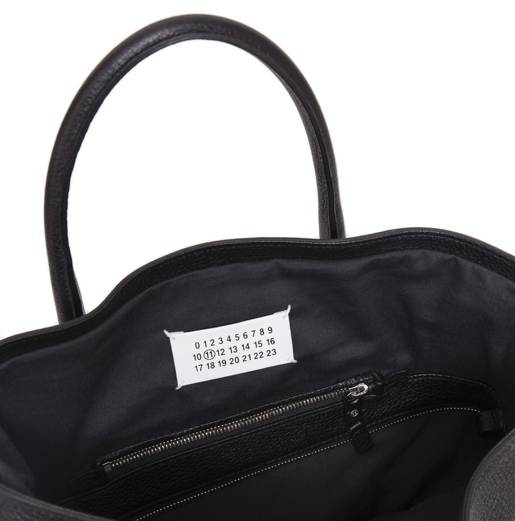 ジョンガリアーノ　ミニバッグ ジョン・ガリアーノが描く新しいメゾン マルジェラのメンズの