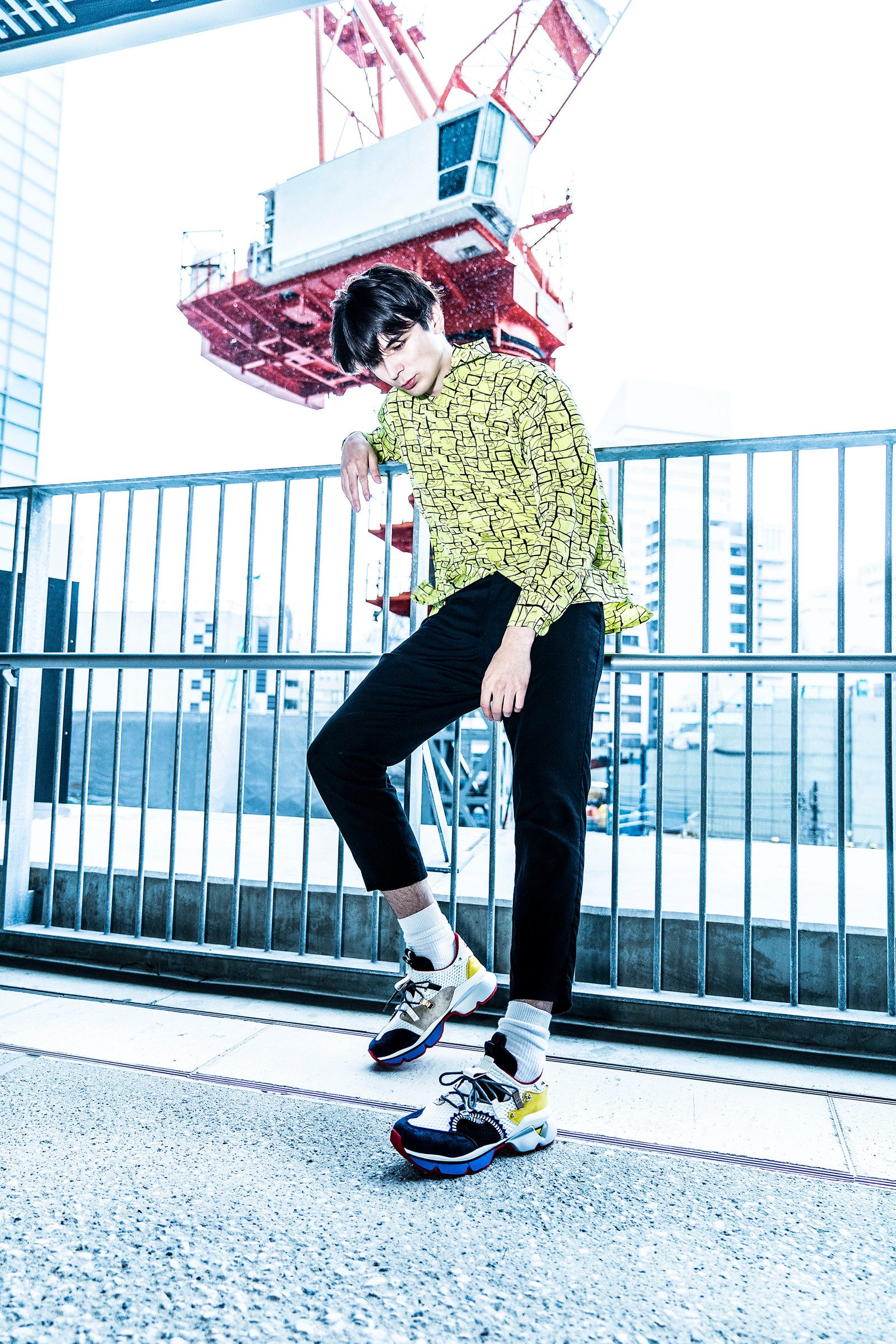 都会派のための「クリスチャン ルブタン」のレッドソールスニーカー