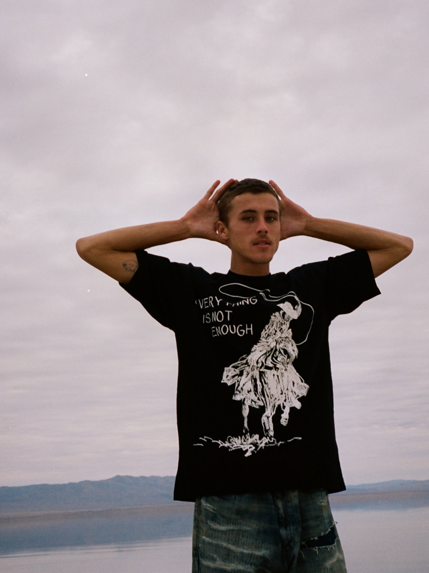 ネイバーフッド 　OOTD