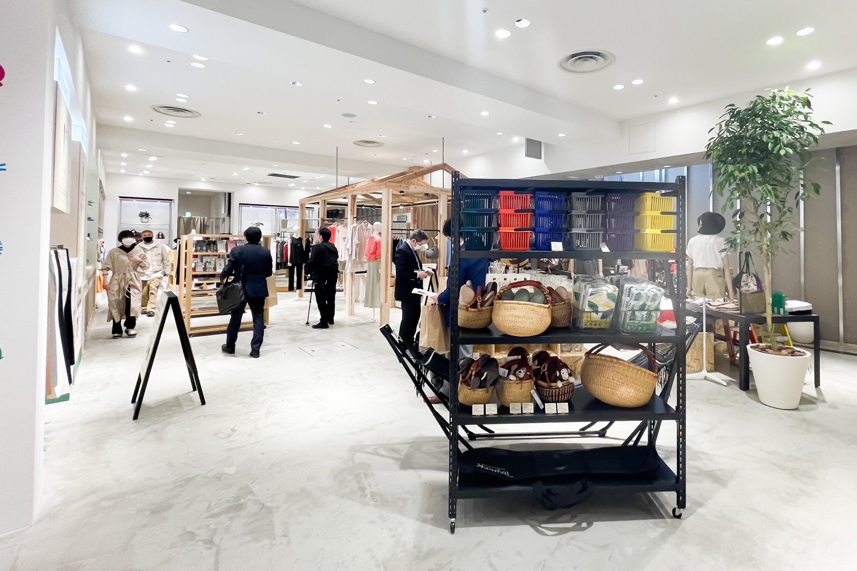 オンワード?クローゼットストア 店内