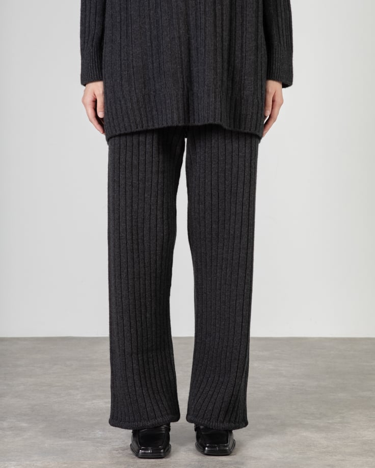 エイトン リブパンツ 着画