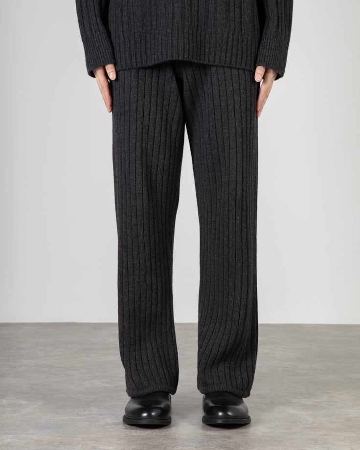 エイトン リブパンツ 着画