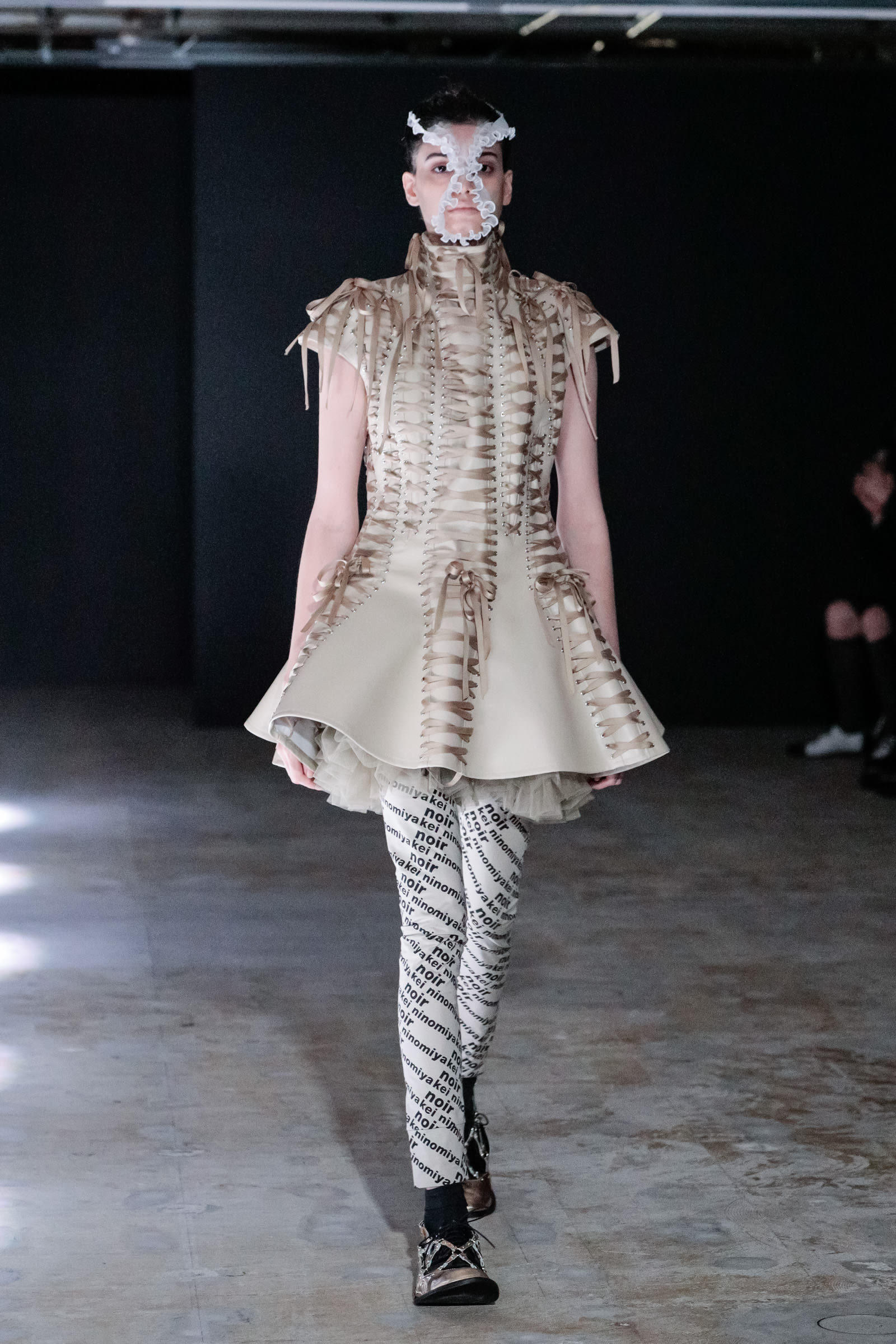 「ノワール ケイ ニノミヤ」2022年春夏コレクション
