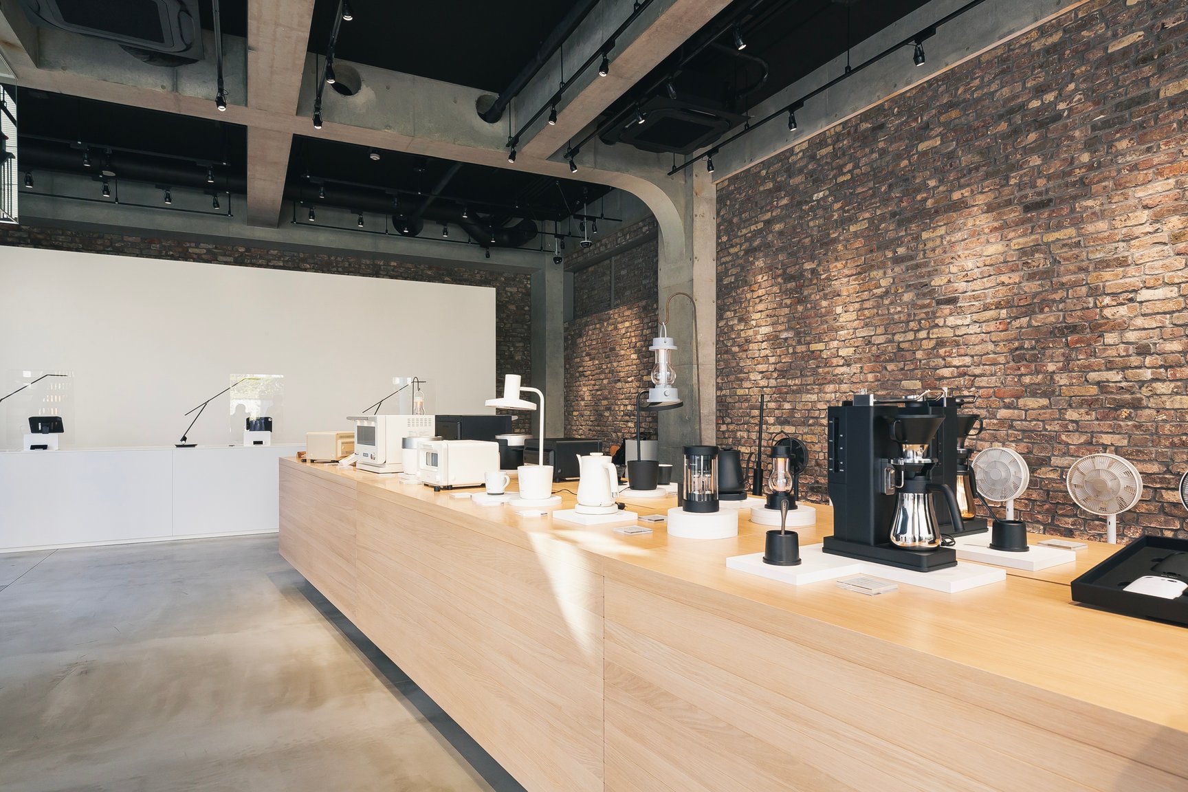 バルミューダ 旗艦店 南青山
