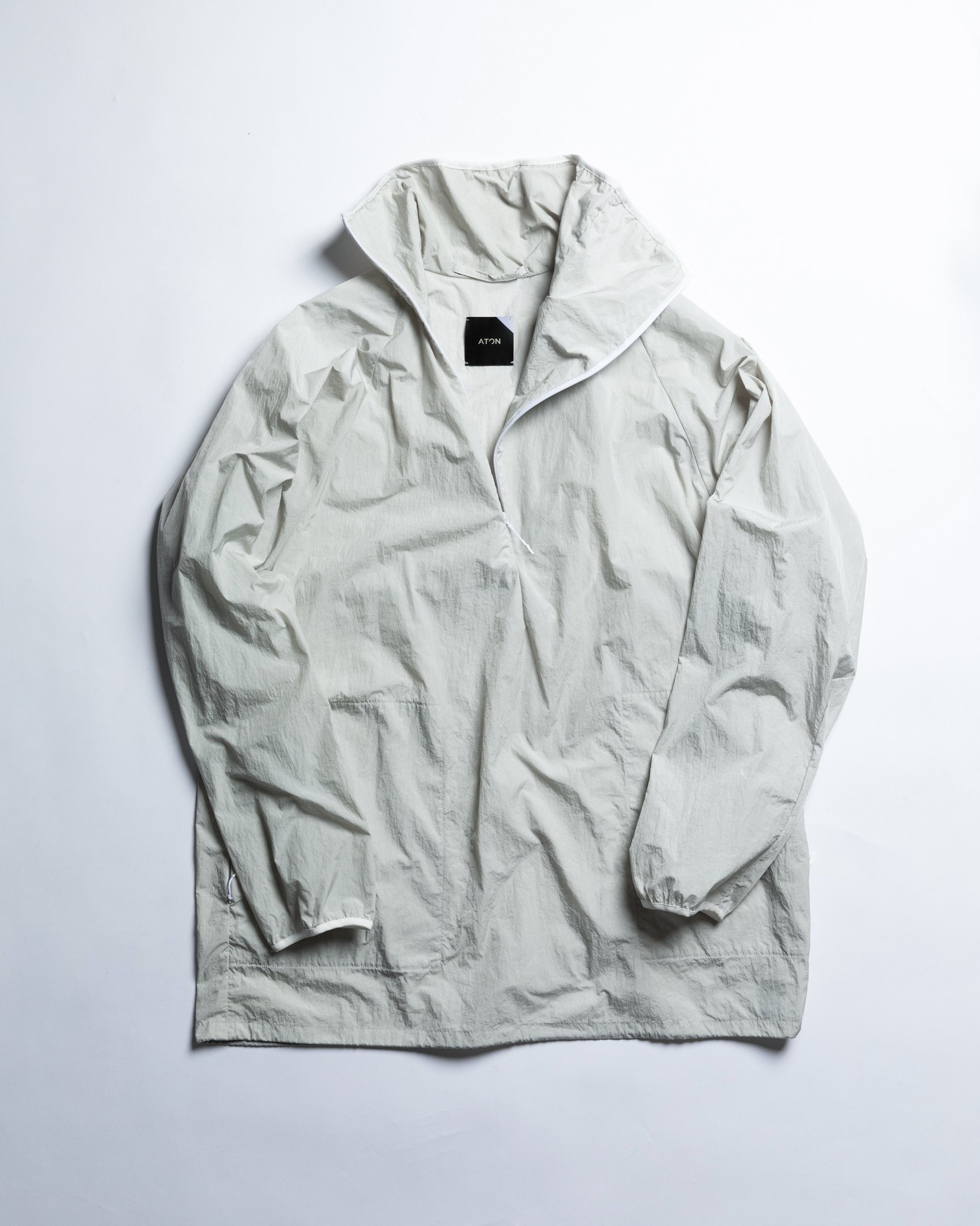 エイトン ナイロンジャケット