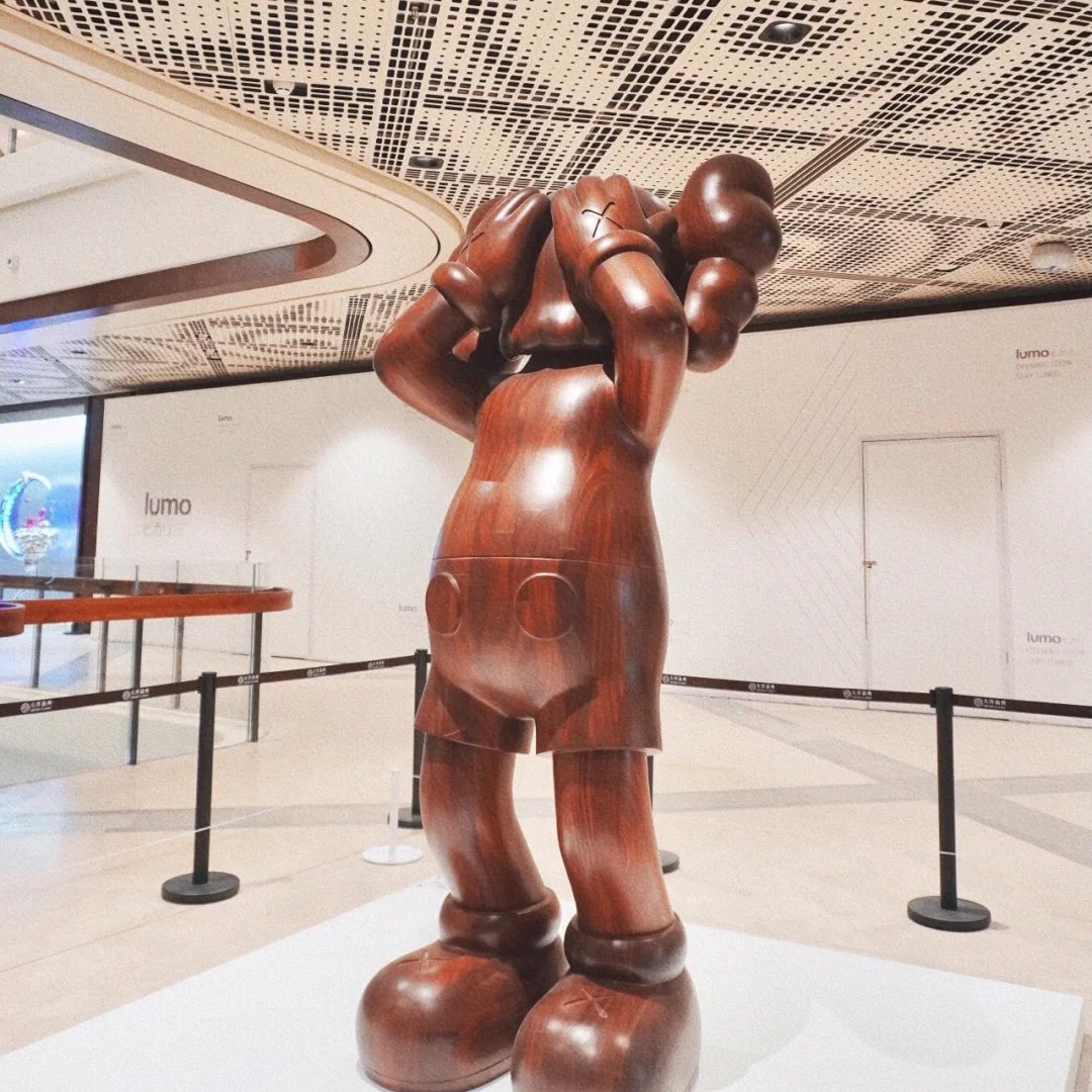 ダニエル・アーシャム展の内部