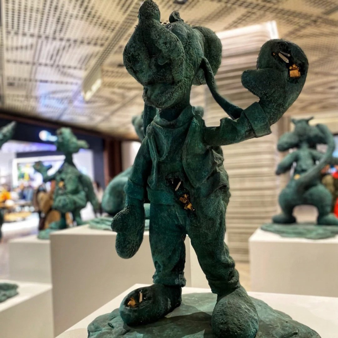 ダニエル・アーシャム展の内部