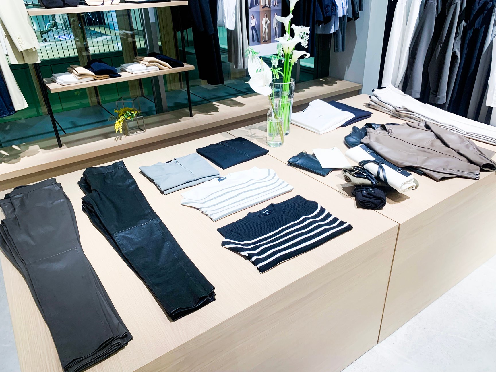 セオリー NEWoMan 新宿店 店内の様子