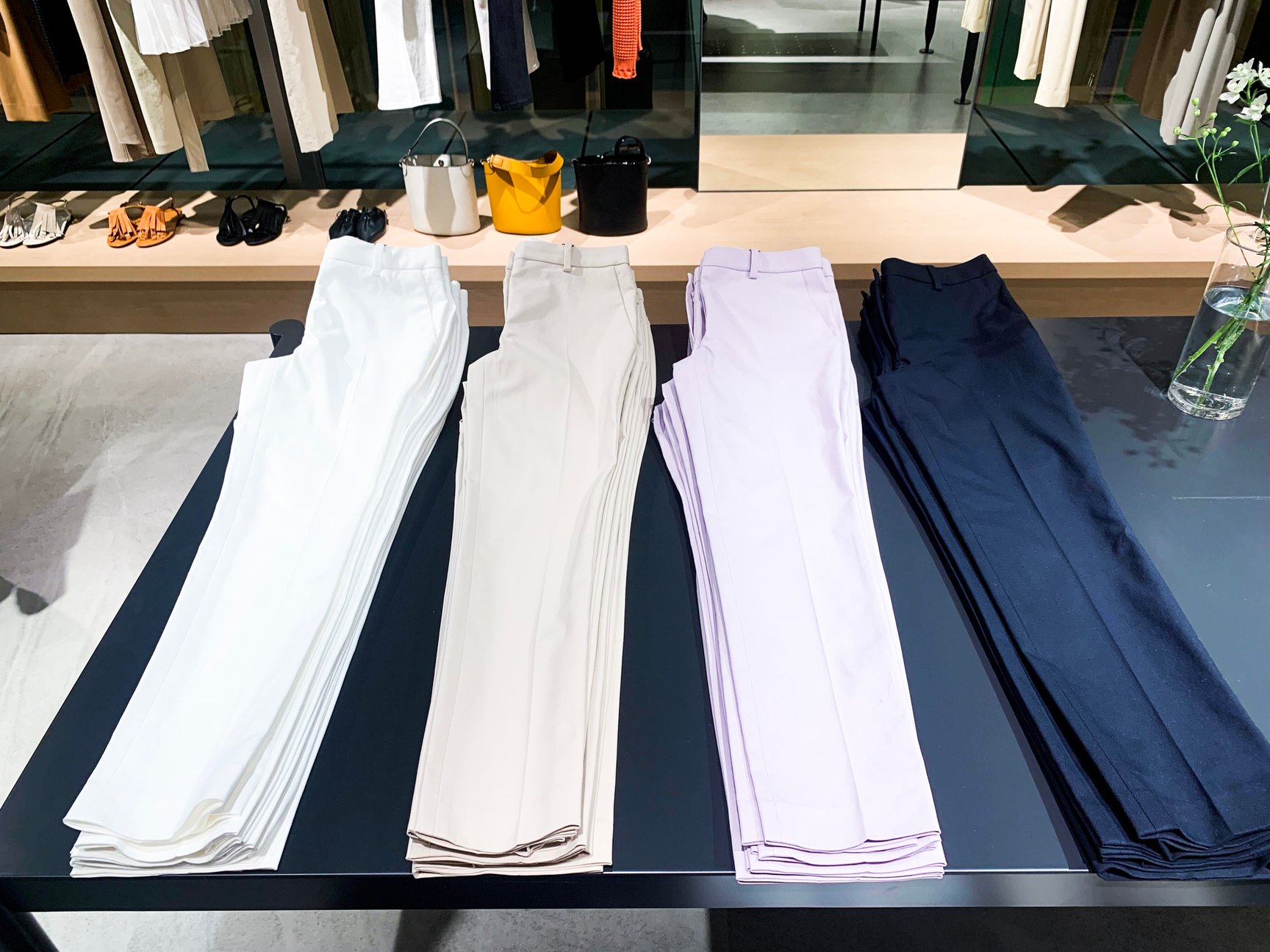 セオリー NEWoMan 新宿店 店内の様子