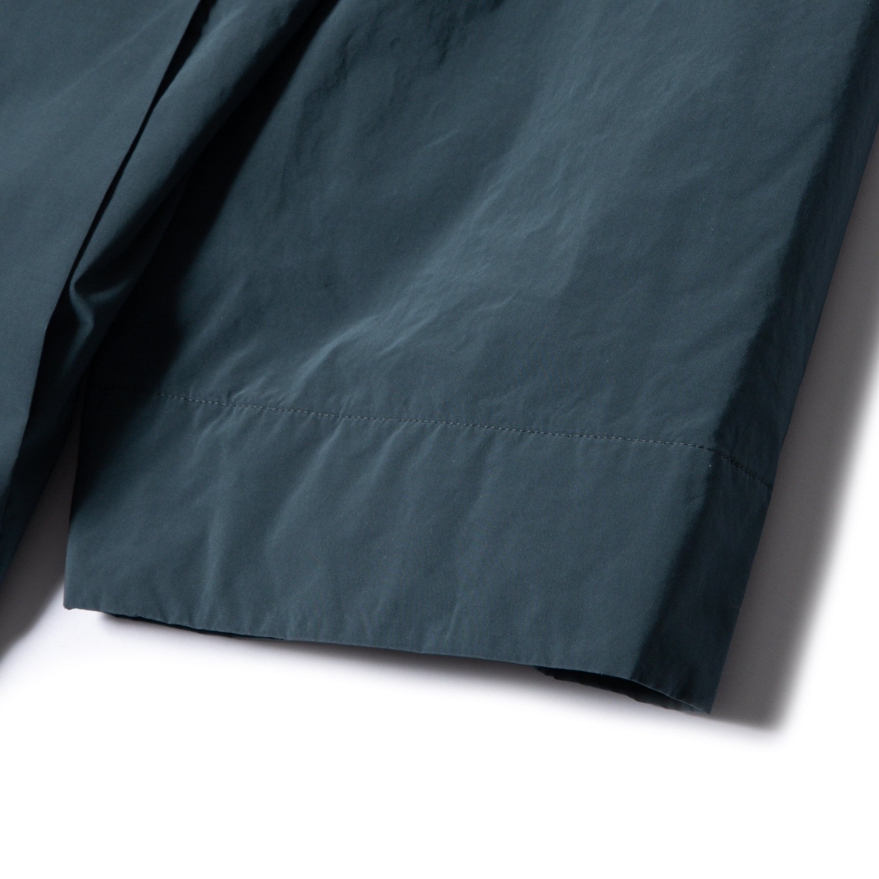 エイトンのグリーンカラーのコート