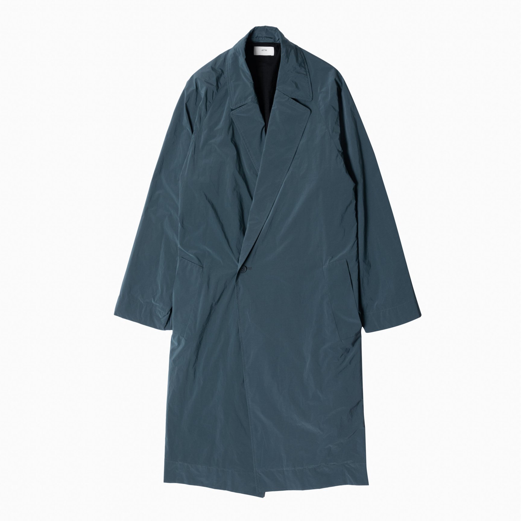 エイトンのグリーンカラーのコート